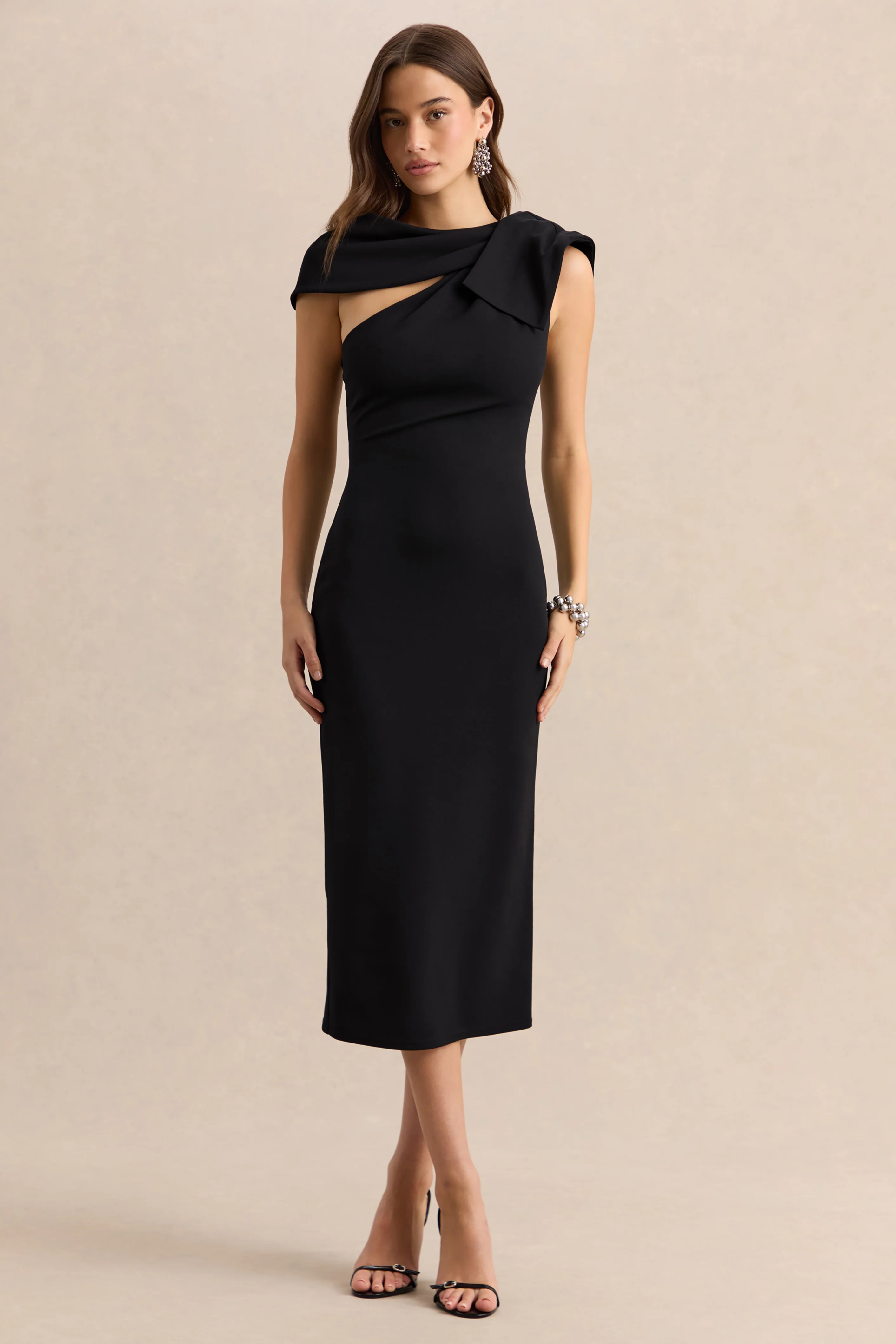Clarina | Zwarte Asymmetrische Hals Midi Jurk Met Strikdetail
