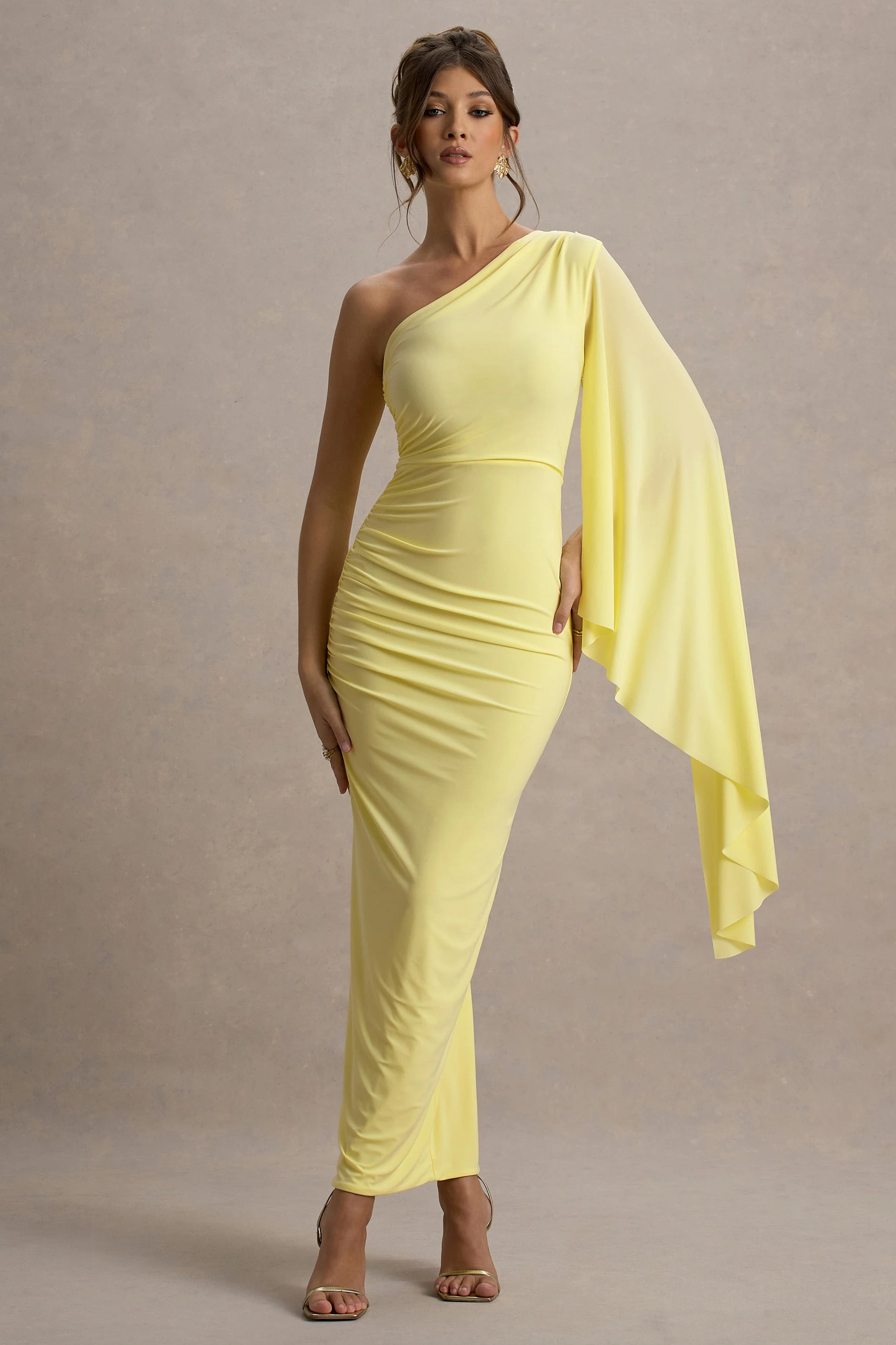 Clementina | Citroen Asymmetrische Maxi Jurk Met Cape Mouwen - Image 4