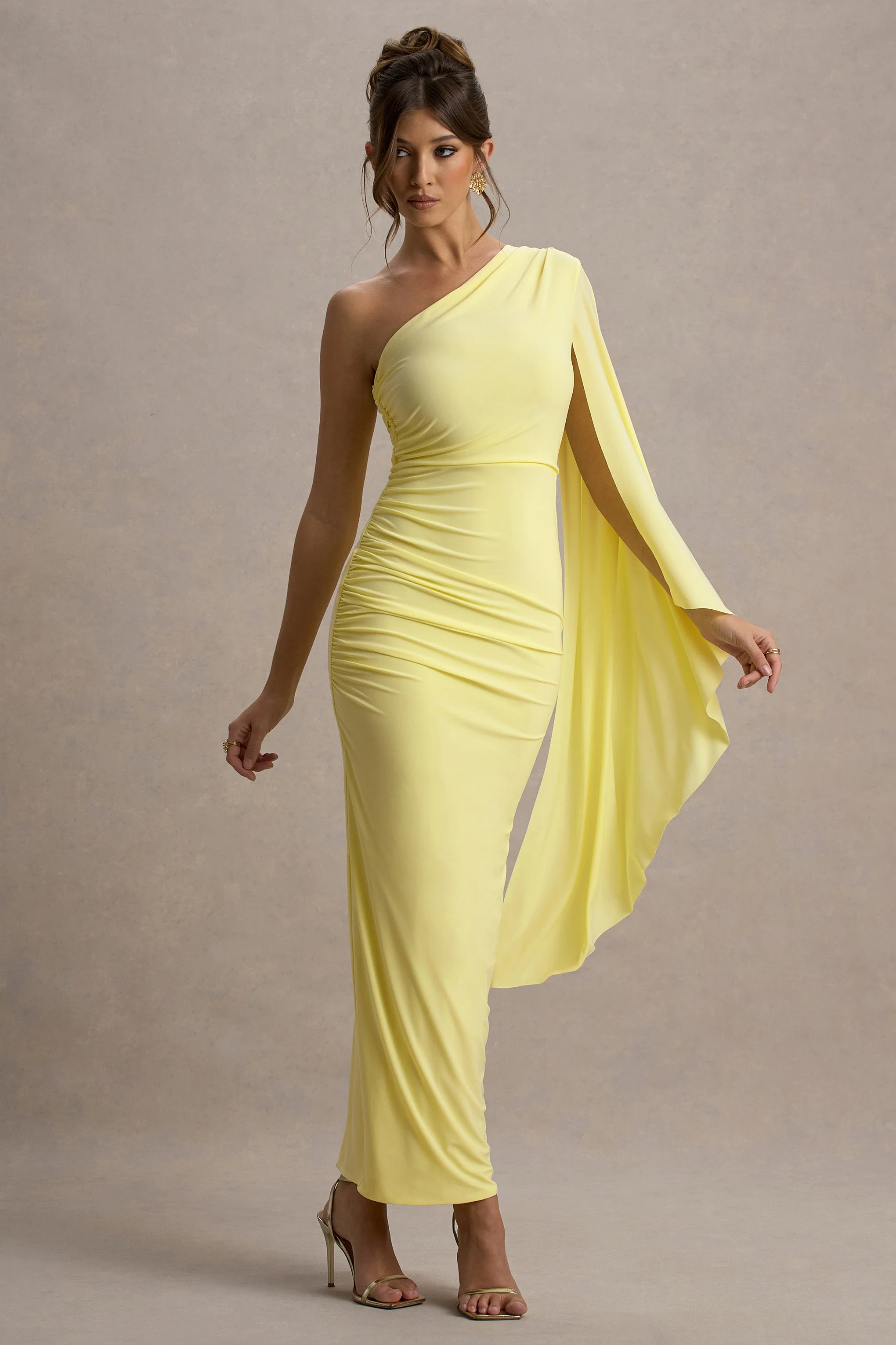 Clementina | Citroen Asymmetrische Maxi Jurk Met Cape Mouwen - Image 5