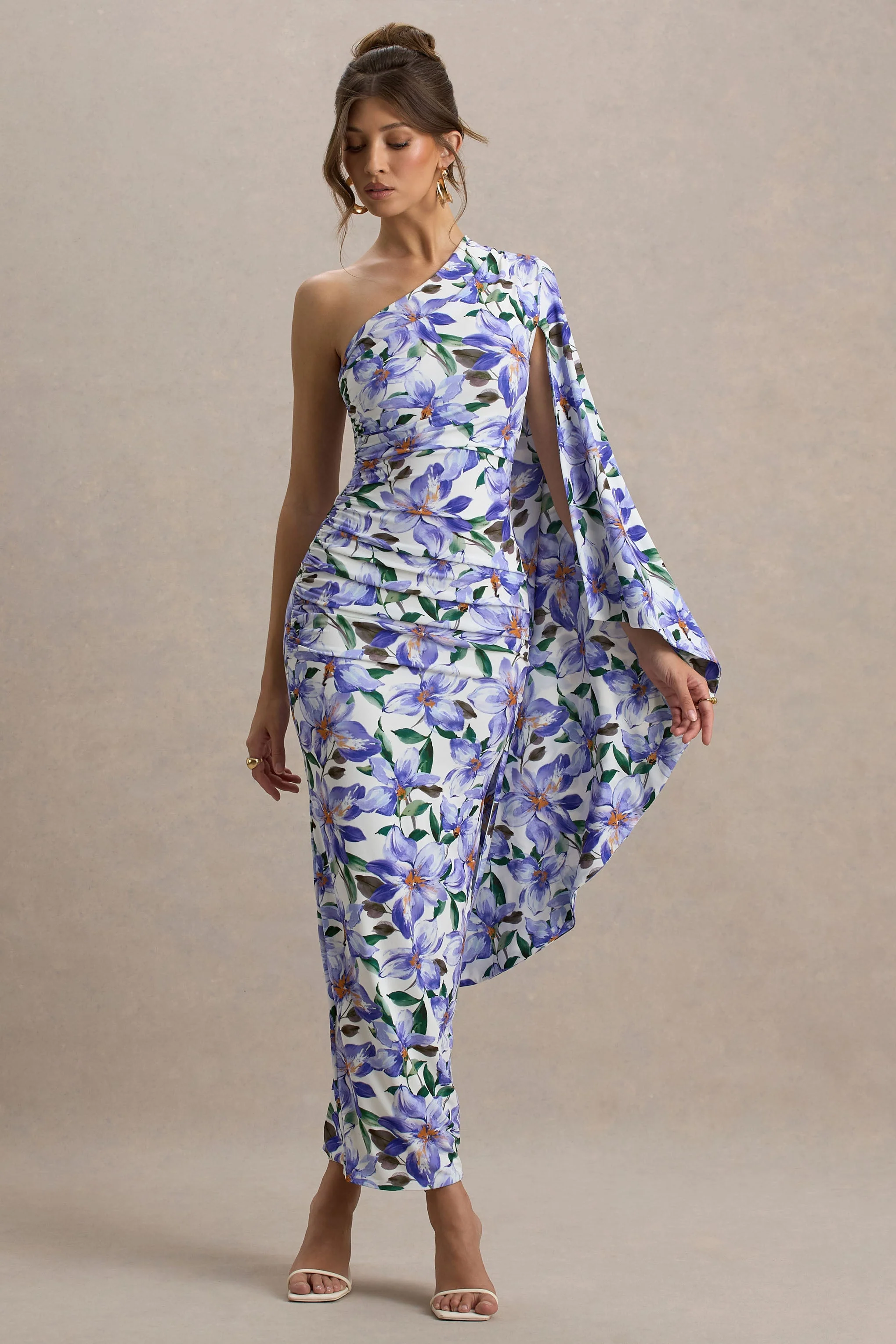 Clementina | Paarse Lelie Print Asymmetrische Maxi Jurk Met Cape-Mouwen