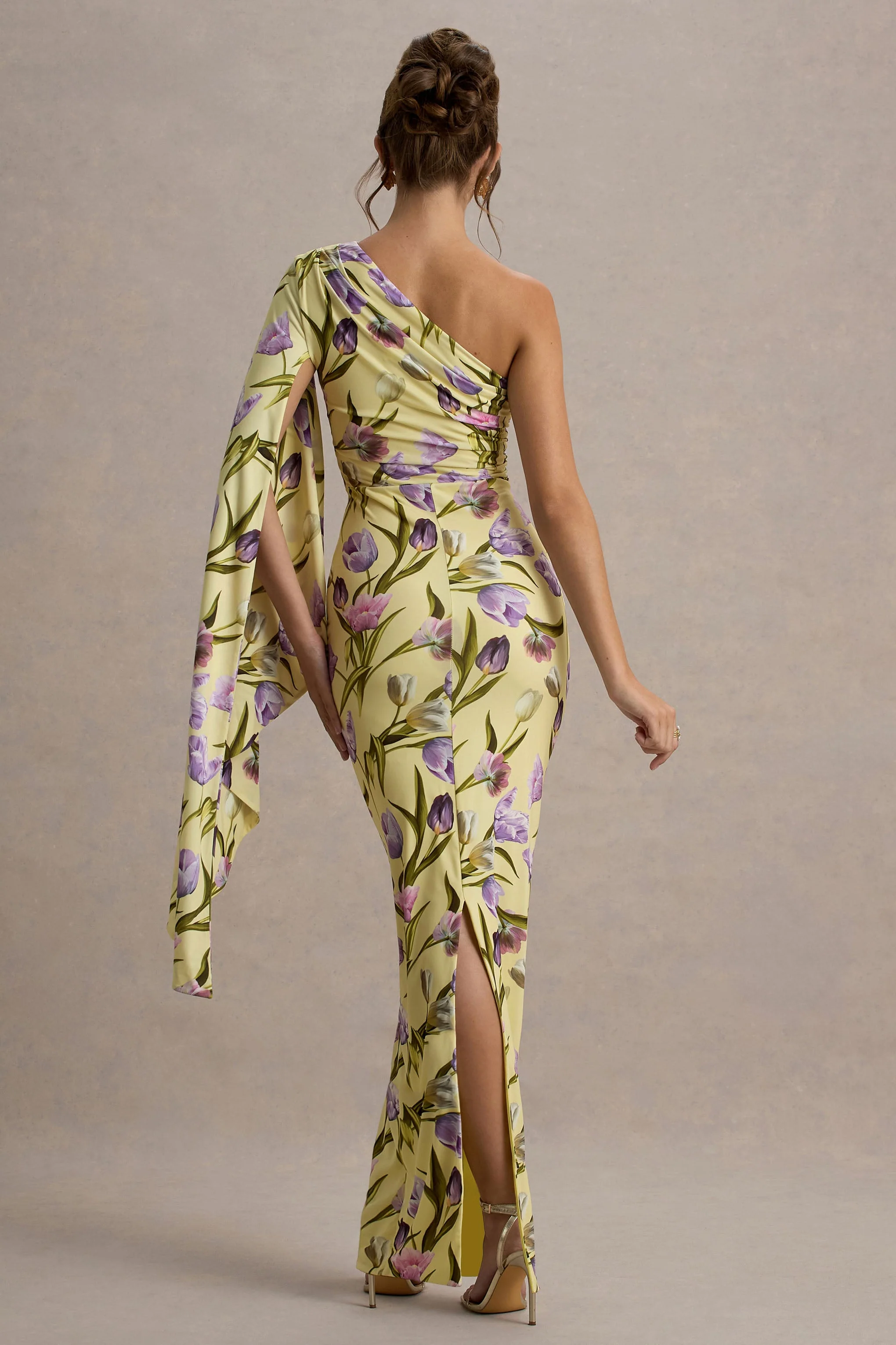 Clementina | Tulpen Bloemenprint Maxi Jurk Met Asymmetrische Cape Mouwen - Image 2