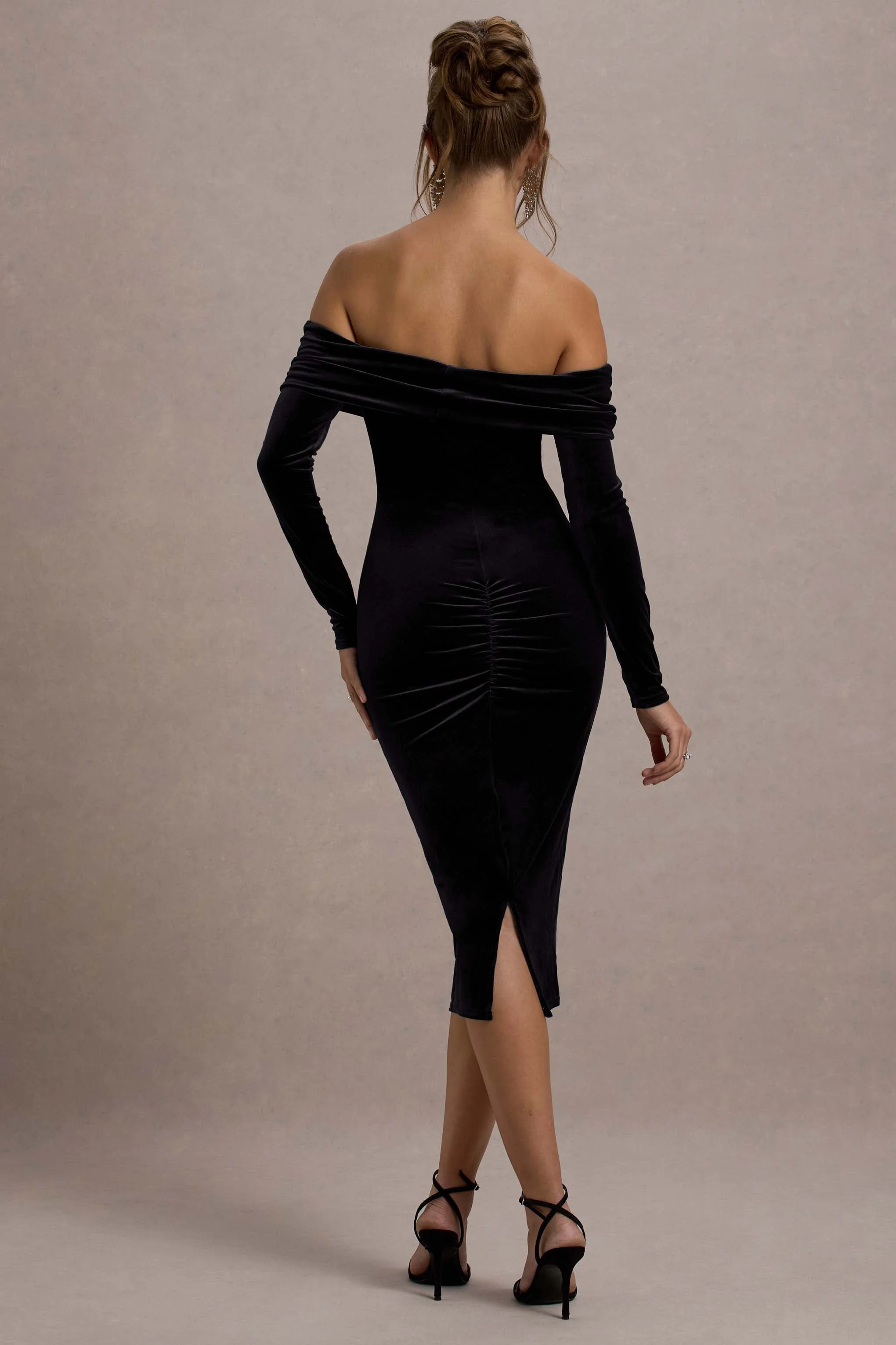 Compliment | Zwarte Velours Bardot Midi Jurk - Image 2