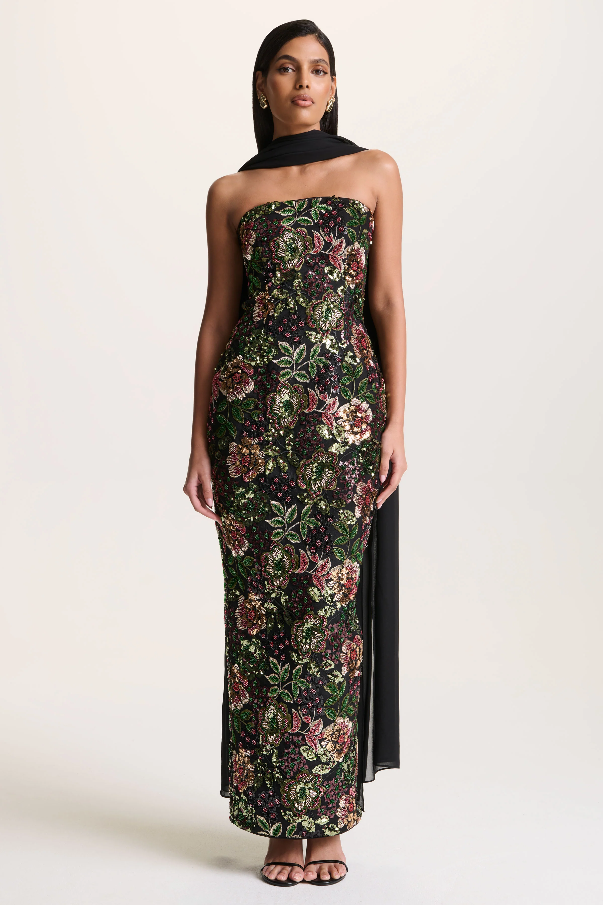 Cora | Zwarte Mesh En Pailletten Bandeau Maxi Jurk Met Cape - Image 2