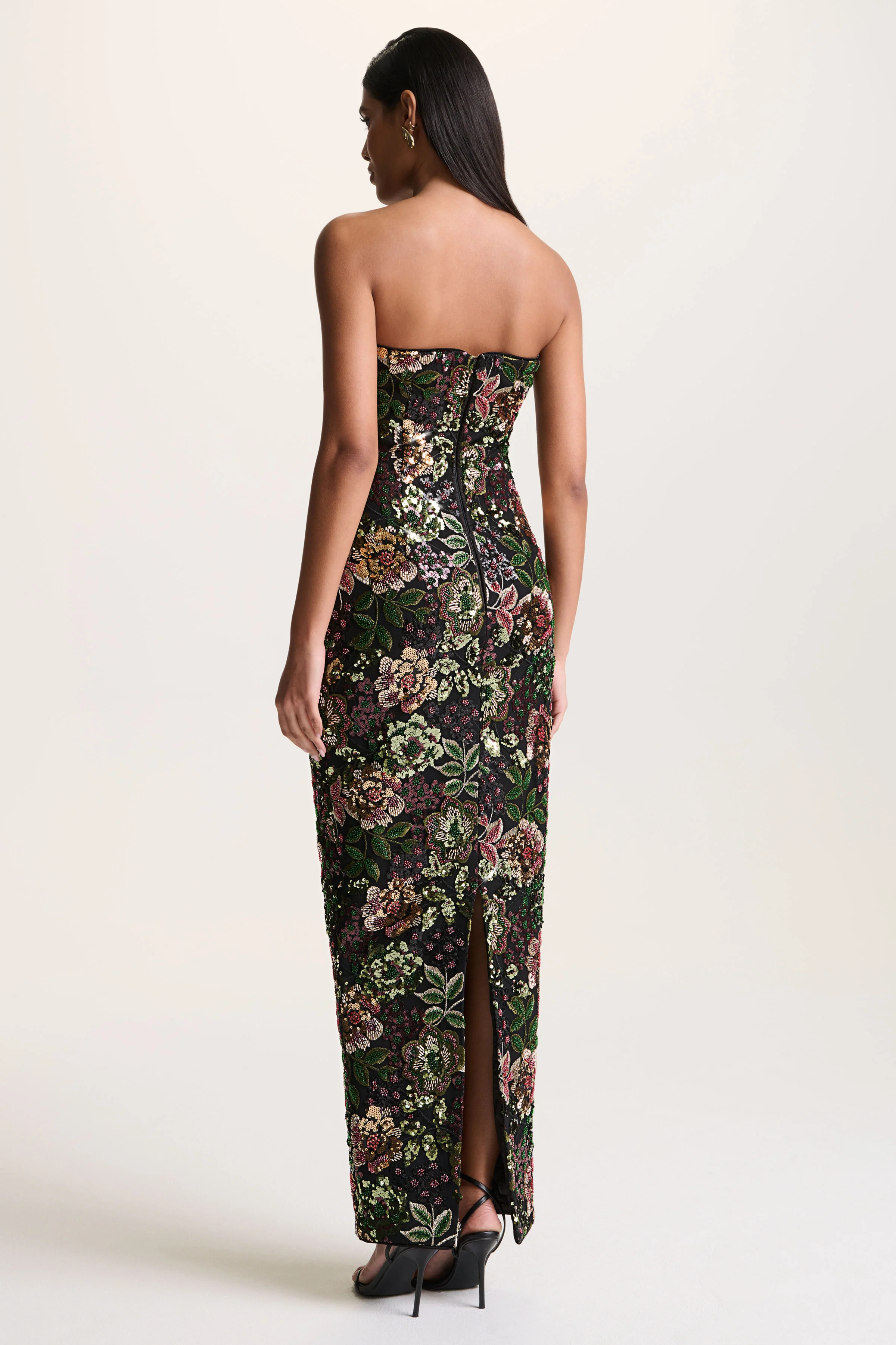 Cora | Zwarte Mesh En Pailletten Bandeau Maxi Jurk Met Cape - Image 3