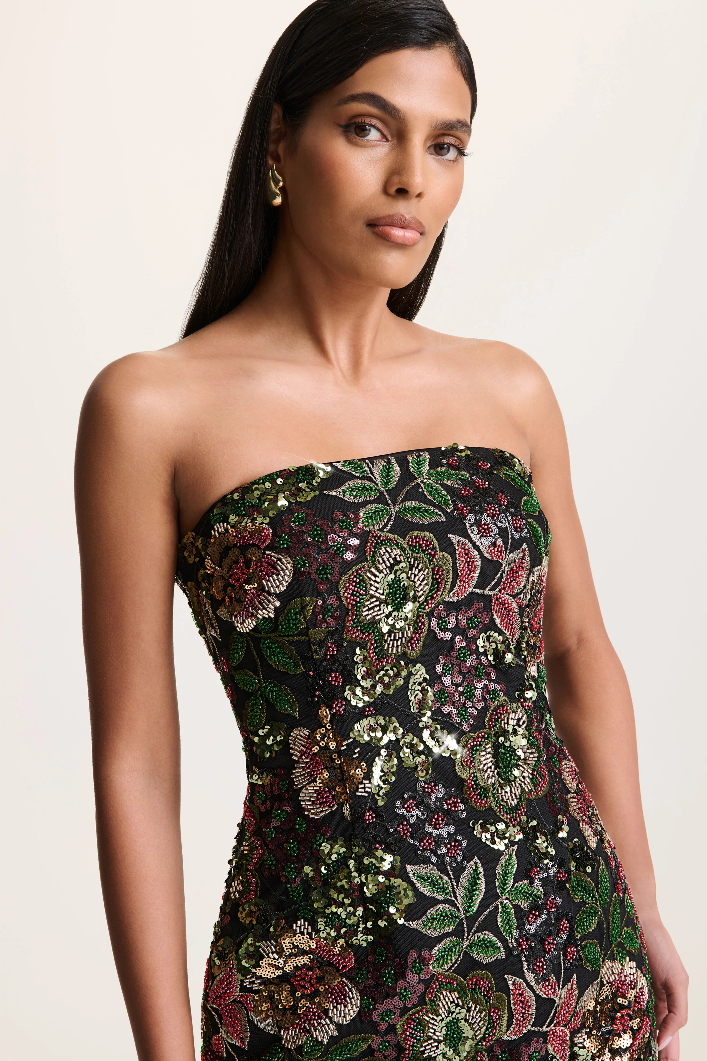 Cora | Zwarte Mesh En Pailletten Bandeau Maxi Jurk Met Cape - Image 4