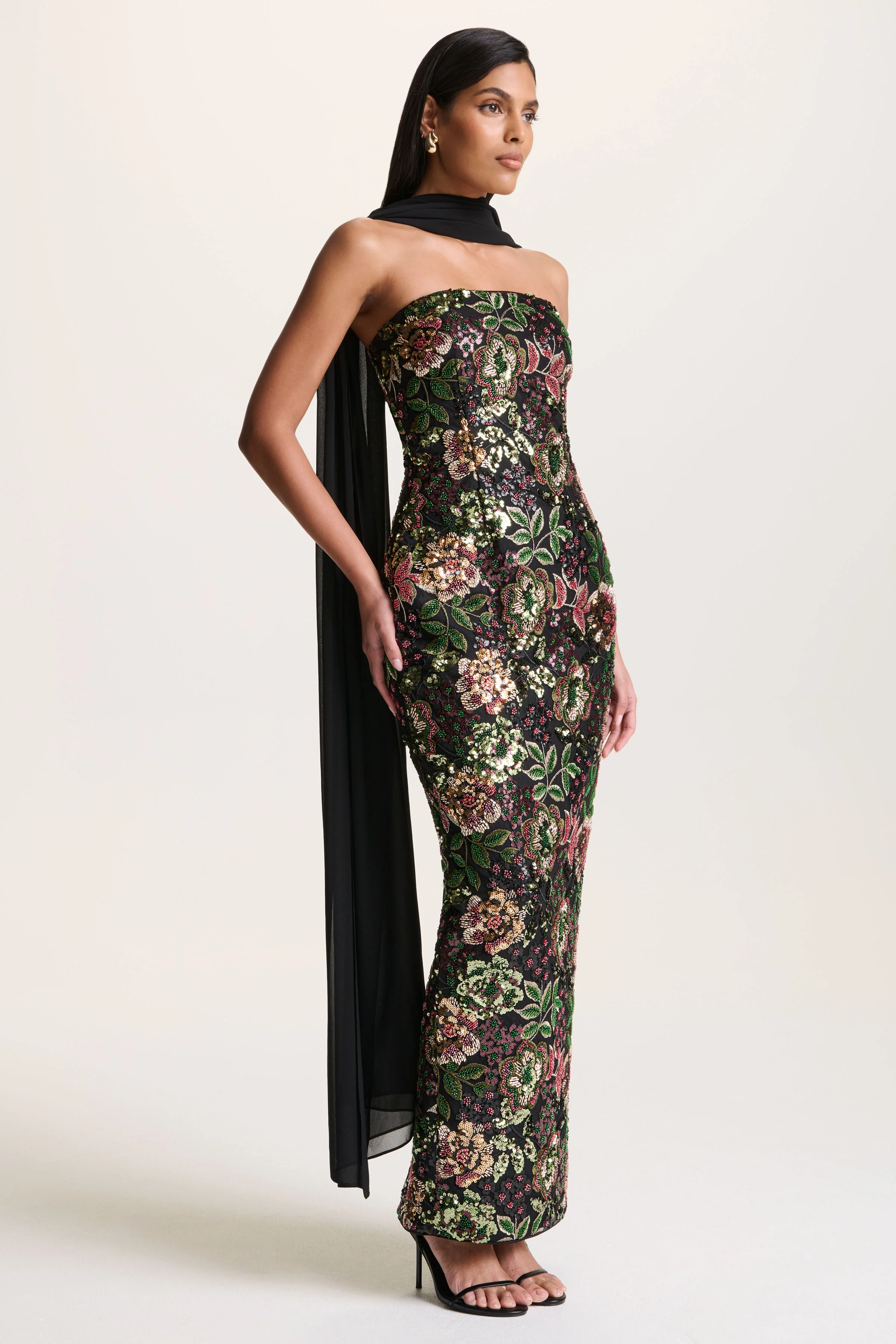Cora | Zwarte Mesh En Pailletten Bandeau Maxi Jurk Met Cape - Image 5