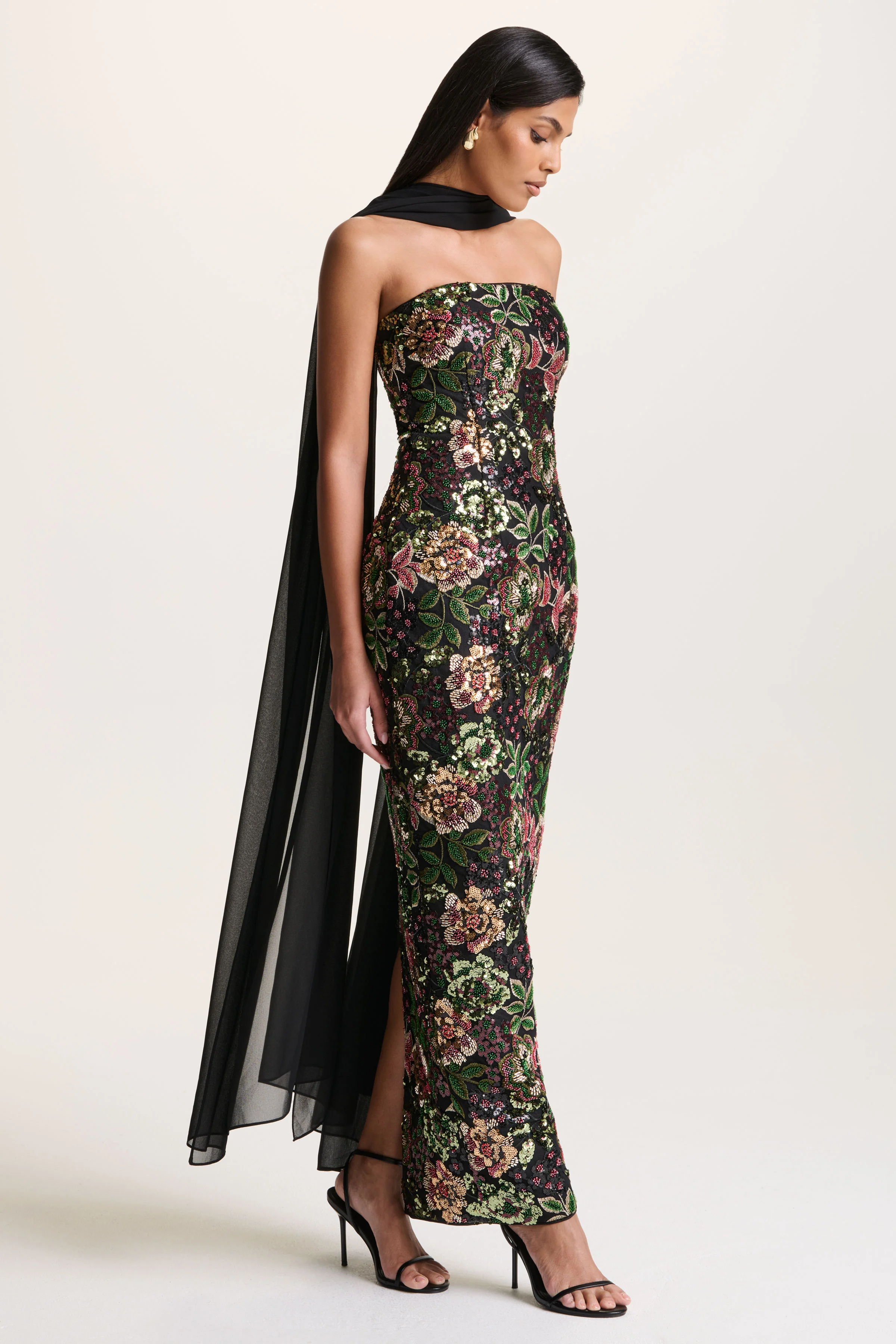 Cora | Zwarte Mesh En Pailletten Bandeau Maxi Jurk Met Cape - Image 7