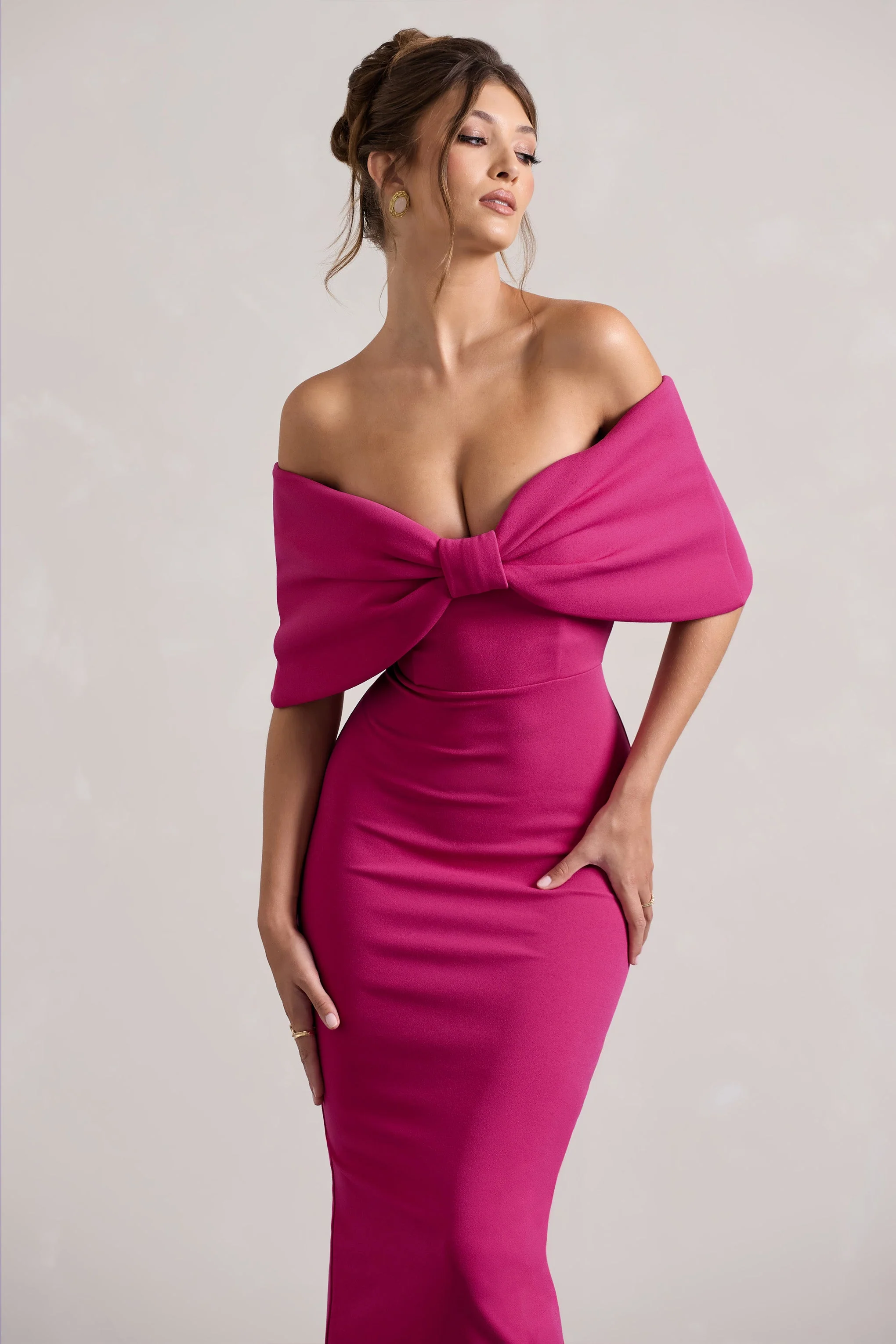 Cornelia | Felroze Strapless Maxi Jurk Met Oversized Strik Detail - Image 3