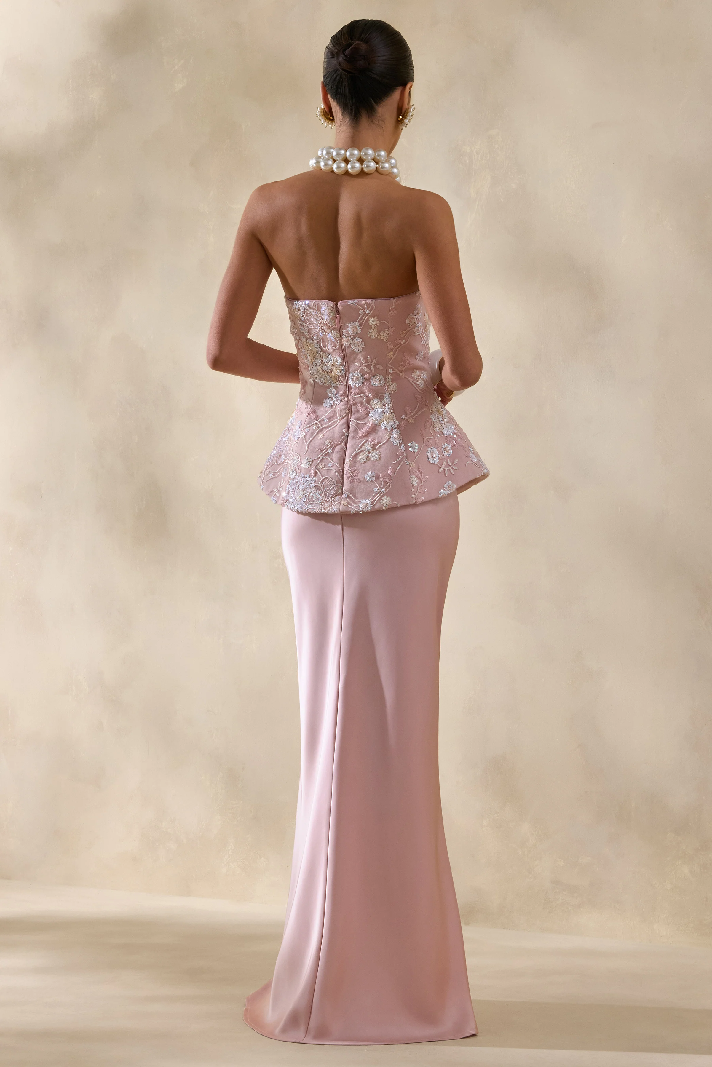 Corvina | Roze Bandeau Corset Maxi Jurk Met Bloemenversiering - Image 3