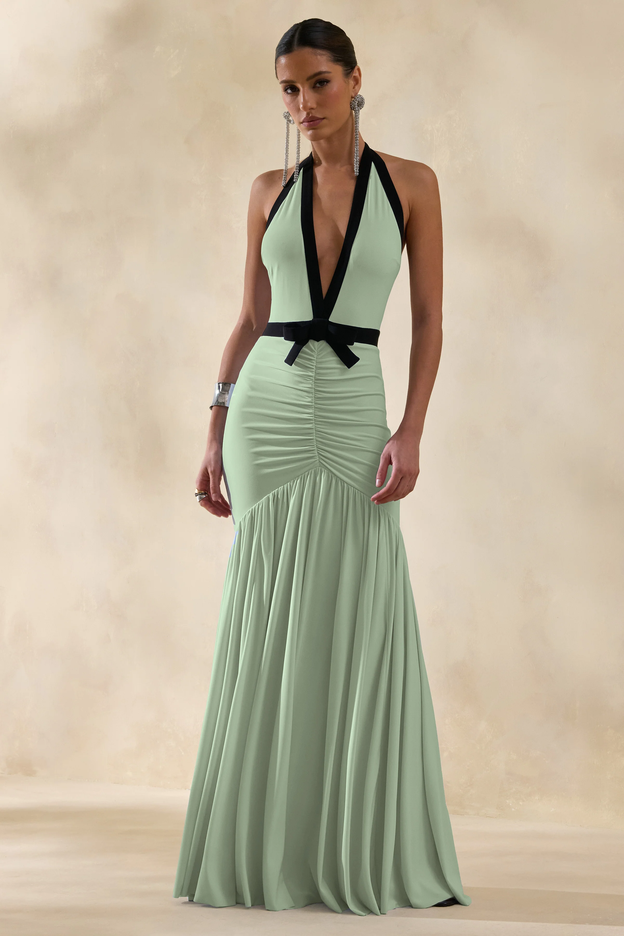 Cosmina | Mintgroene Diepe V-Hals Maxi Jurk Met Strik Detail