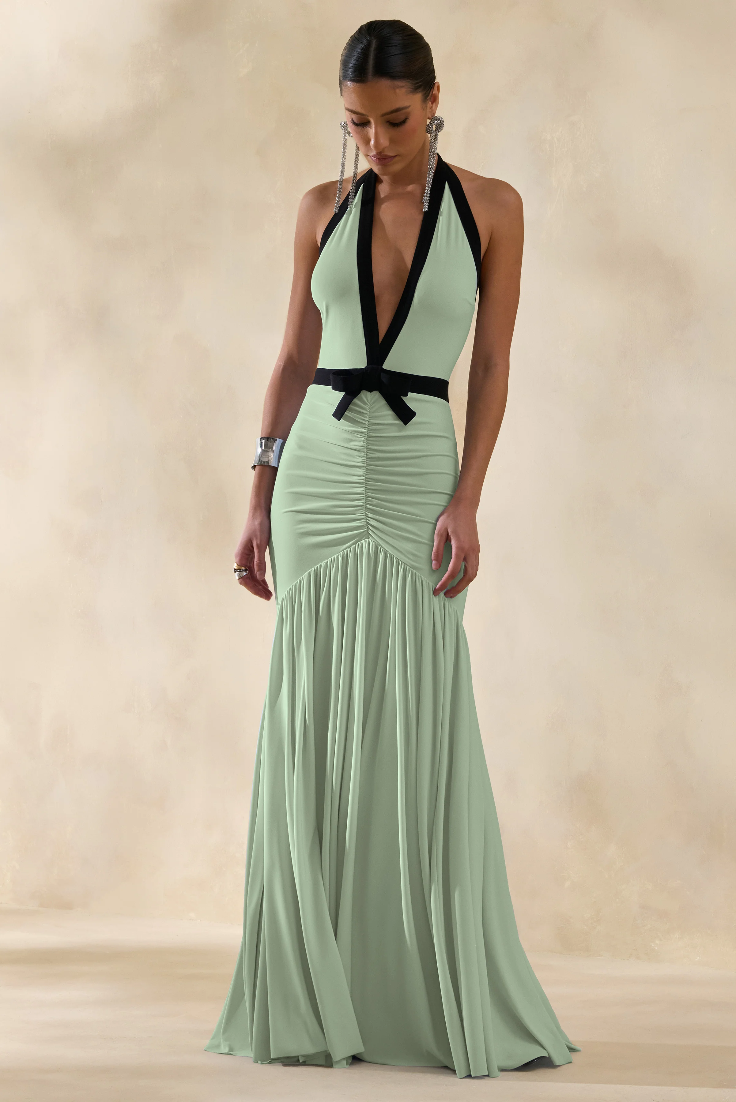 Cosmina | Mintgroene Diepe V-Hals Maxi Jurk Met Strik Detail - Image 4