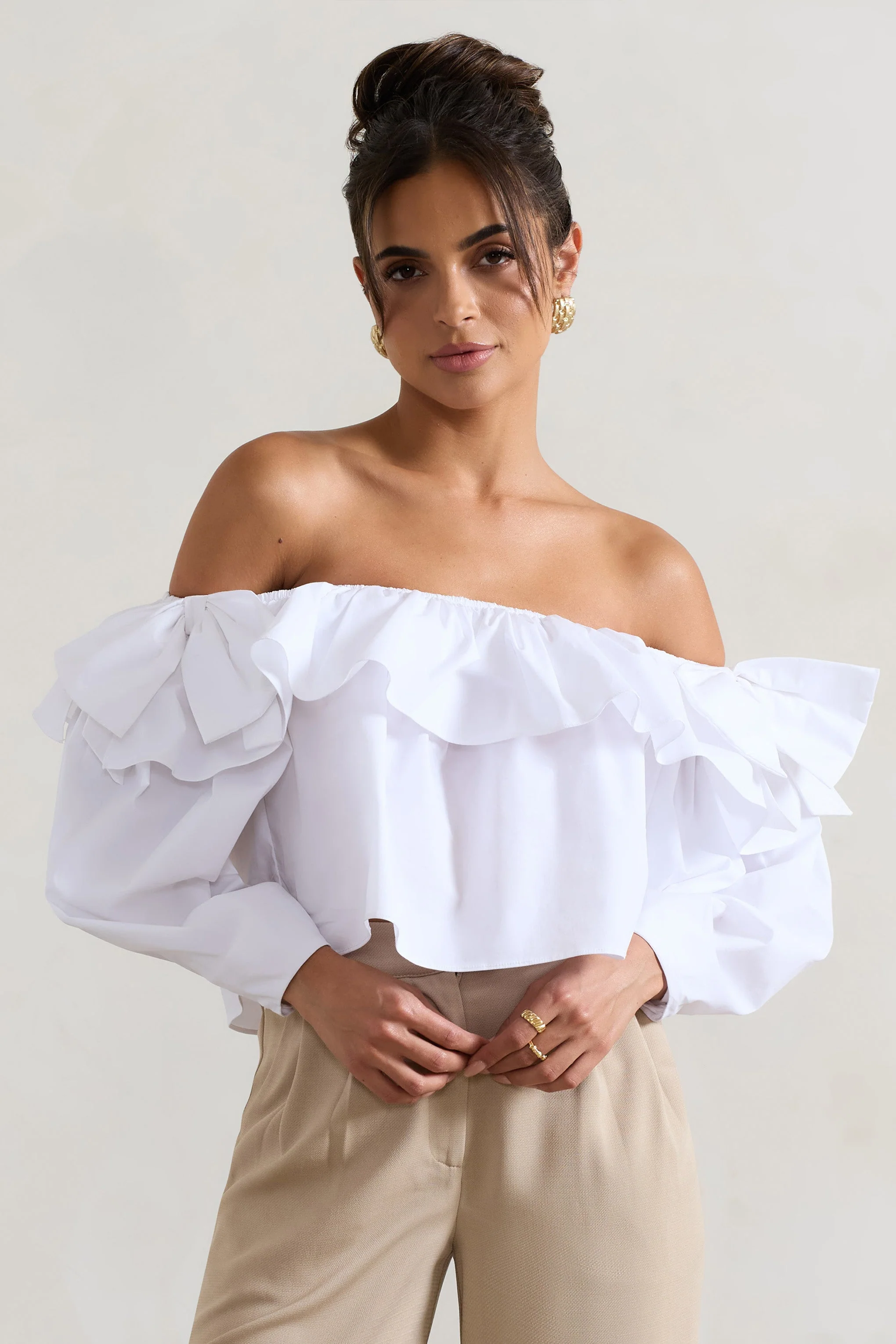 Cove | Witte Bardot Ruches Top Met Pof Mouw En Strik Detail - Image 6