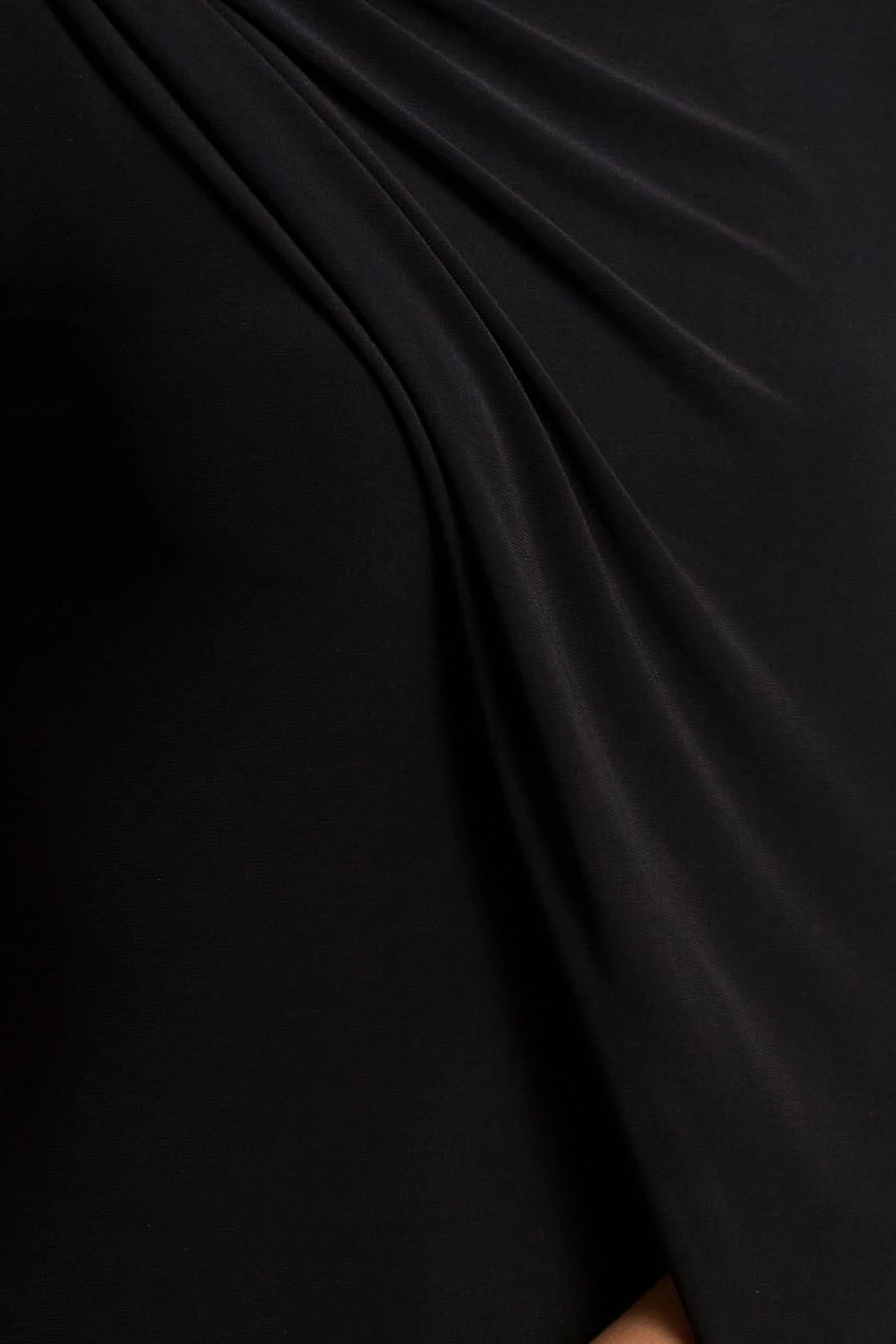 Cressida | Zwarte Asymmetrische Hals Maxi Jurk Met Cape - Image 6