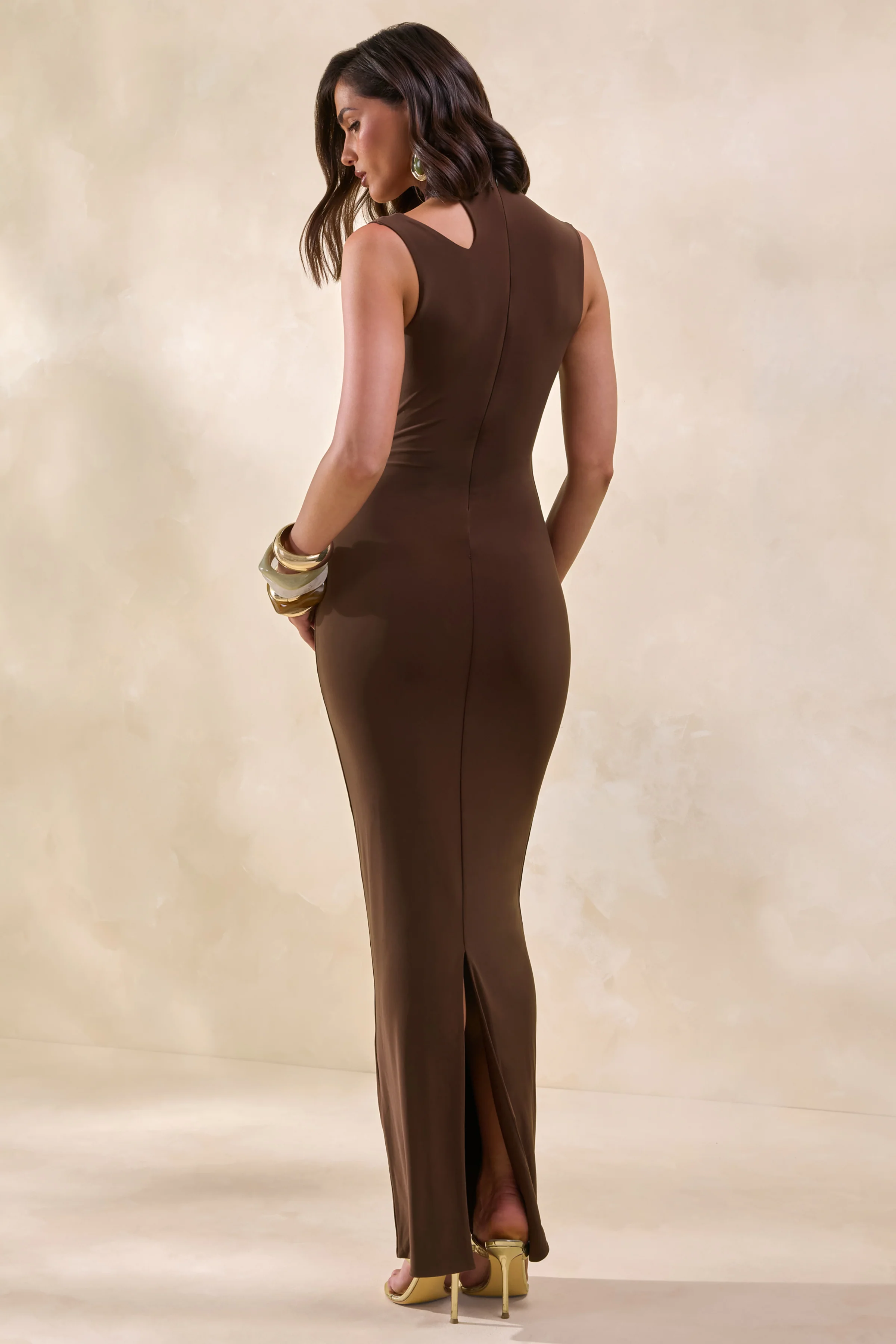 Cyrilla | Bruine Hoge Hals Midi Jurk Met Gouden Detail - Image 2
