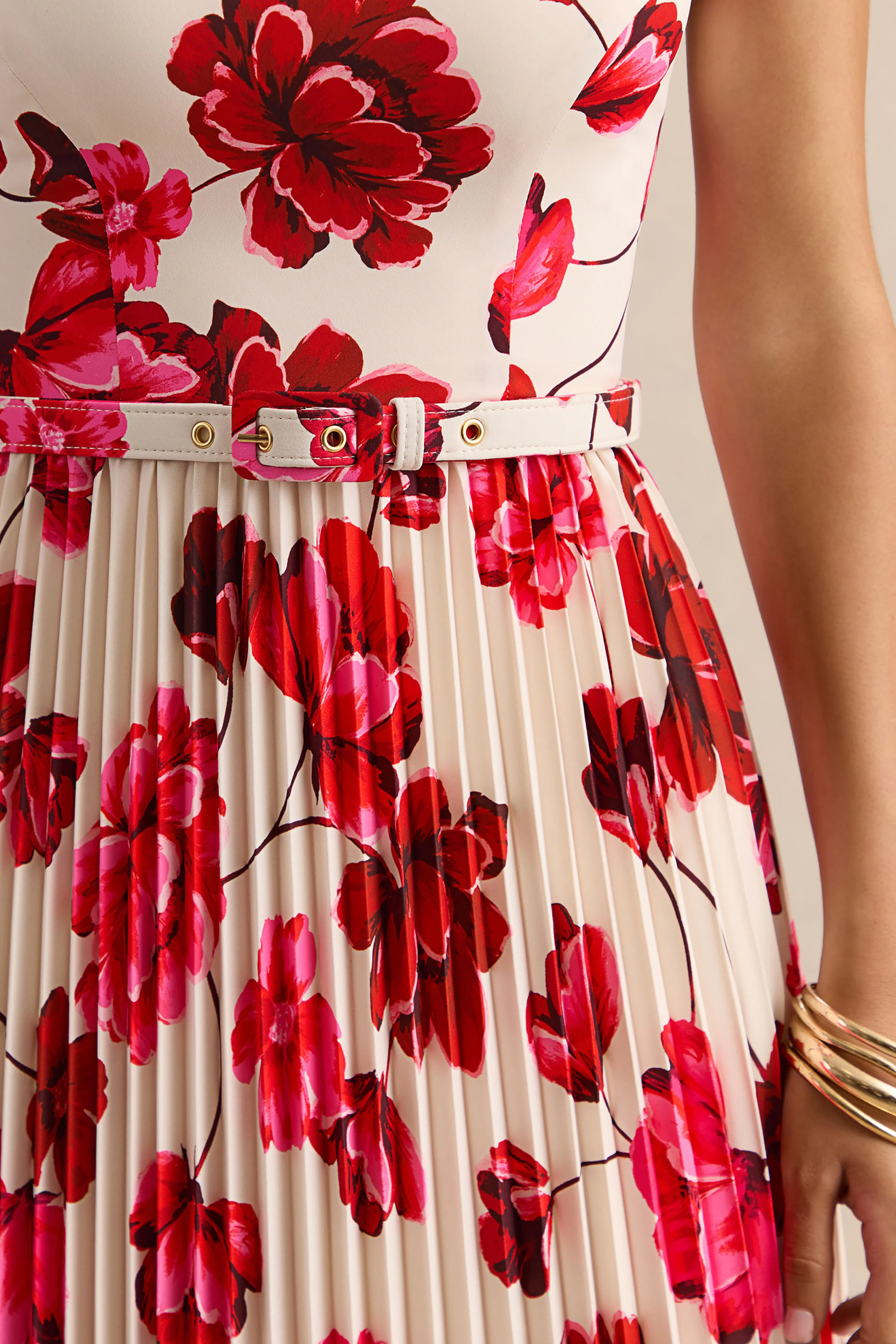 Danika | Felroze Bloemenprint Maxi Jurk Met Vierkante Hals, Ceintuur En Geplooide Rok - Image 7