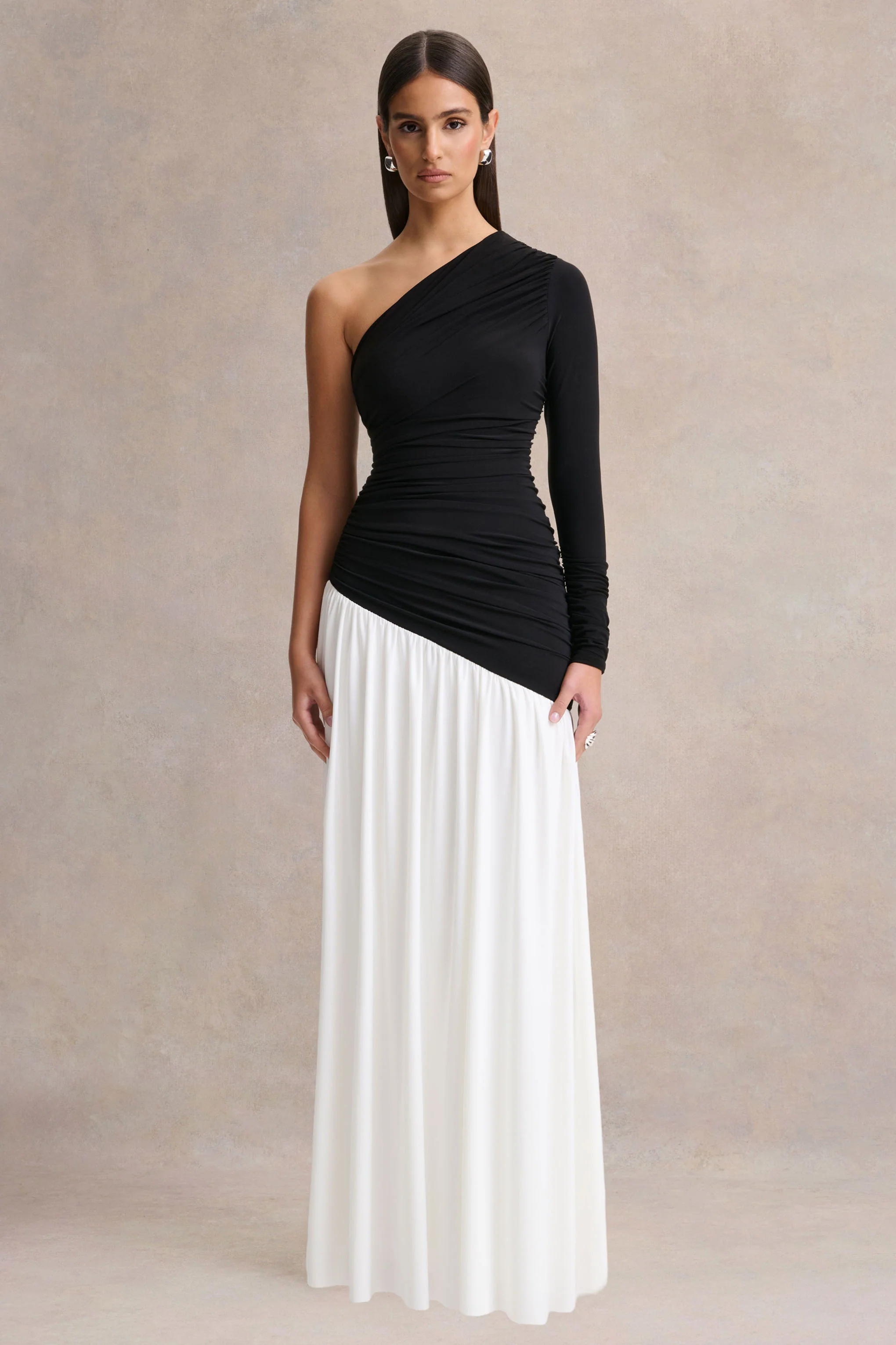 Danila | Zwart-Witte Asymmetrische-Hals Maxi Jurk Met Verlaagde Taille