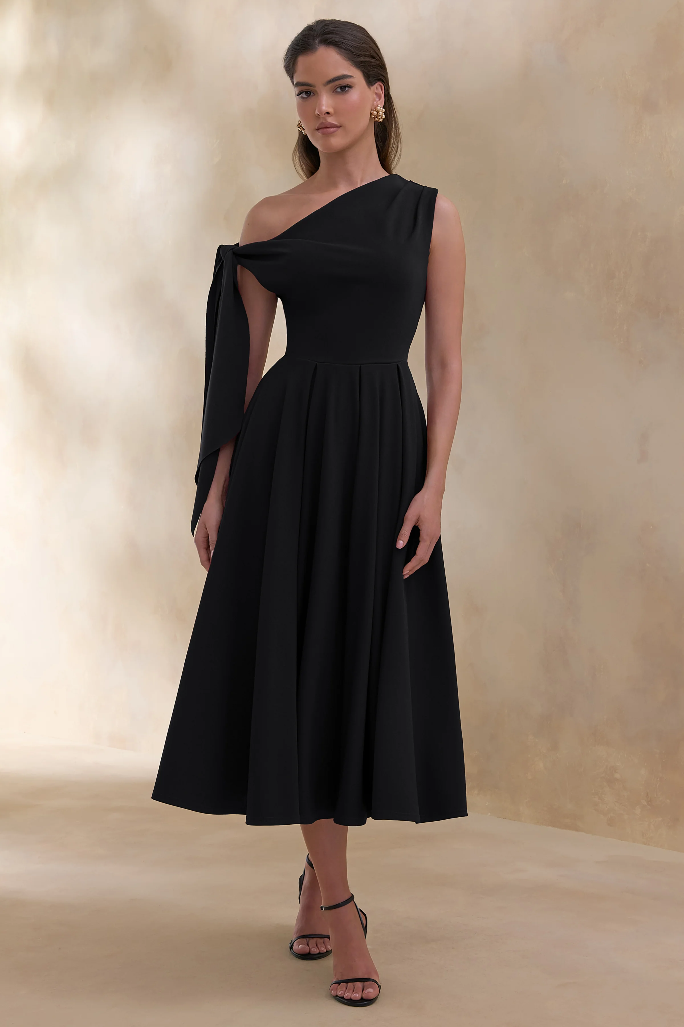 Daring | Zwarte Asymmetrische Hals Midi Jurk met Knoopdetail