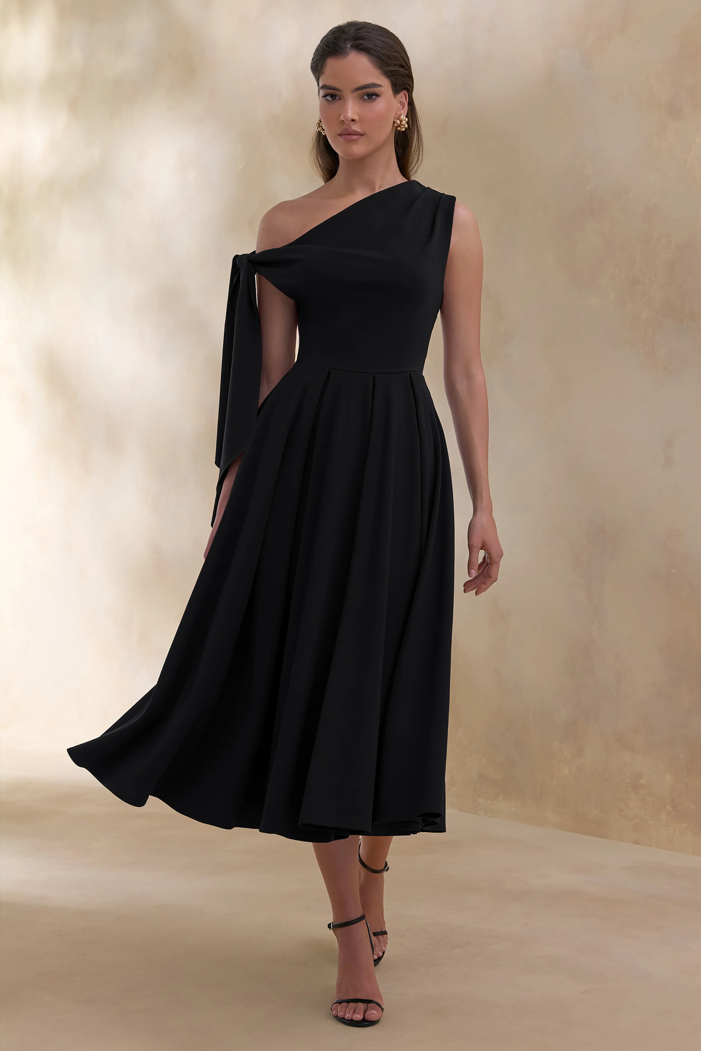 Daring | Zwarte Asymmetrische Hals Midi Jurk met Knoopdetail - Image 4