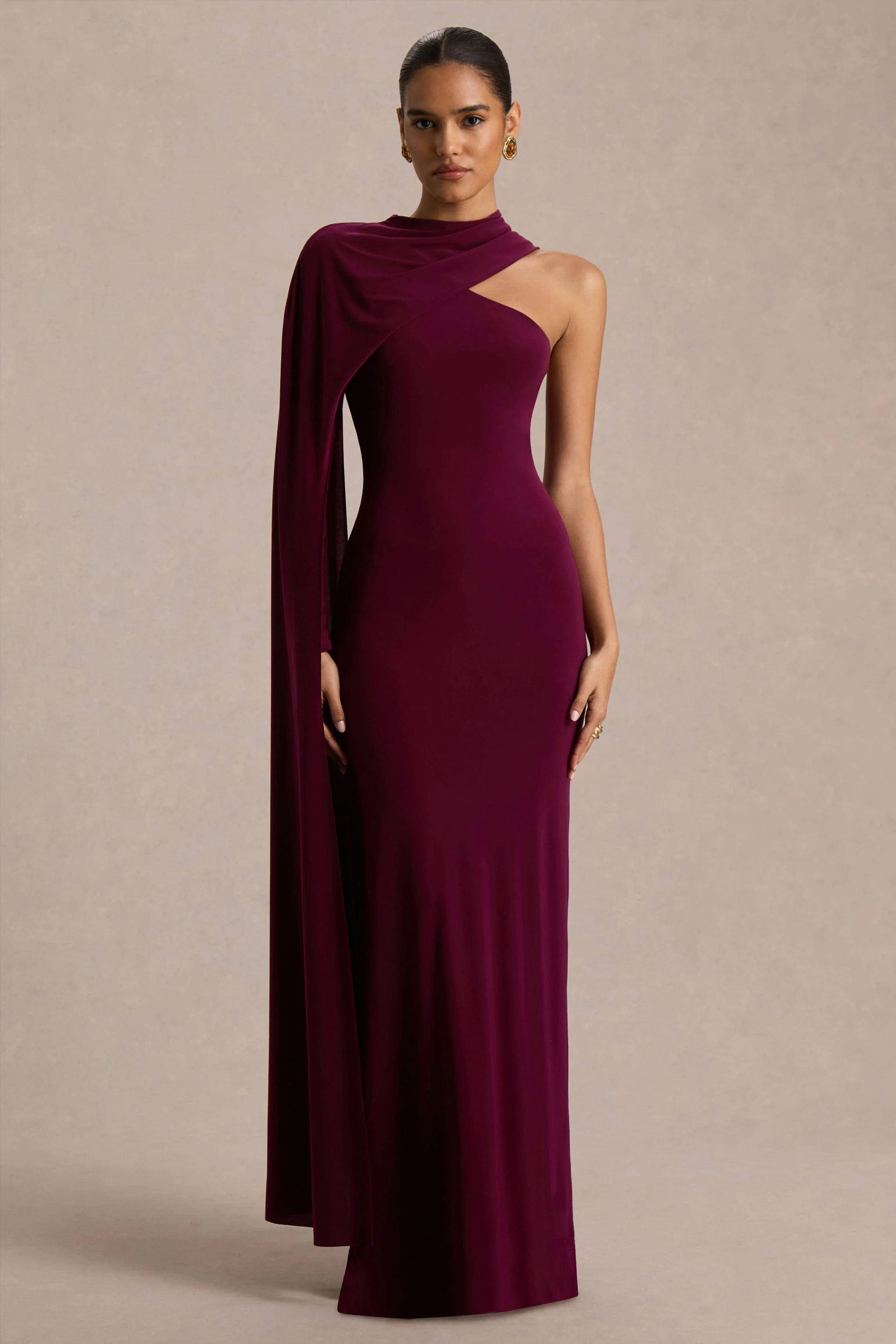 Dawn | Bordeauxrode Asymmetrische Hals Maxi-Jurk Met Eén Lange Mouw En Cape