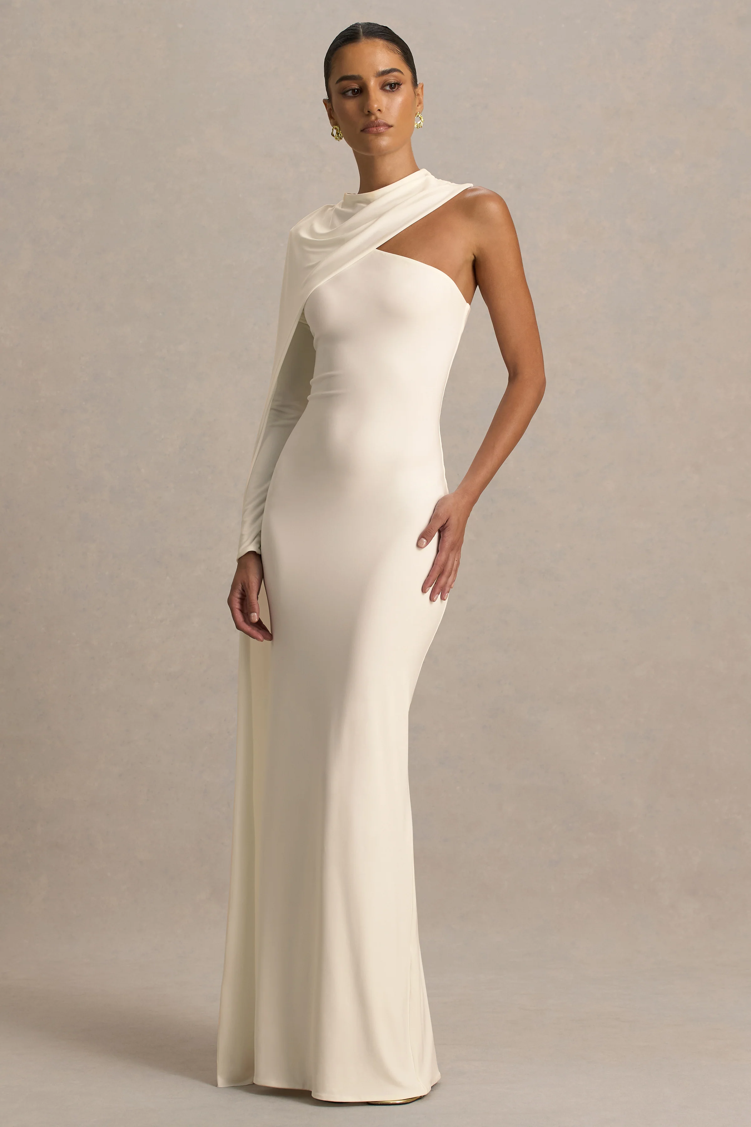 Dawn | Crème Hoge Hals Maxi Jurk Met Eén Lange Cape Mouw - Image 3