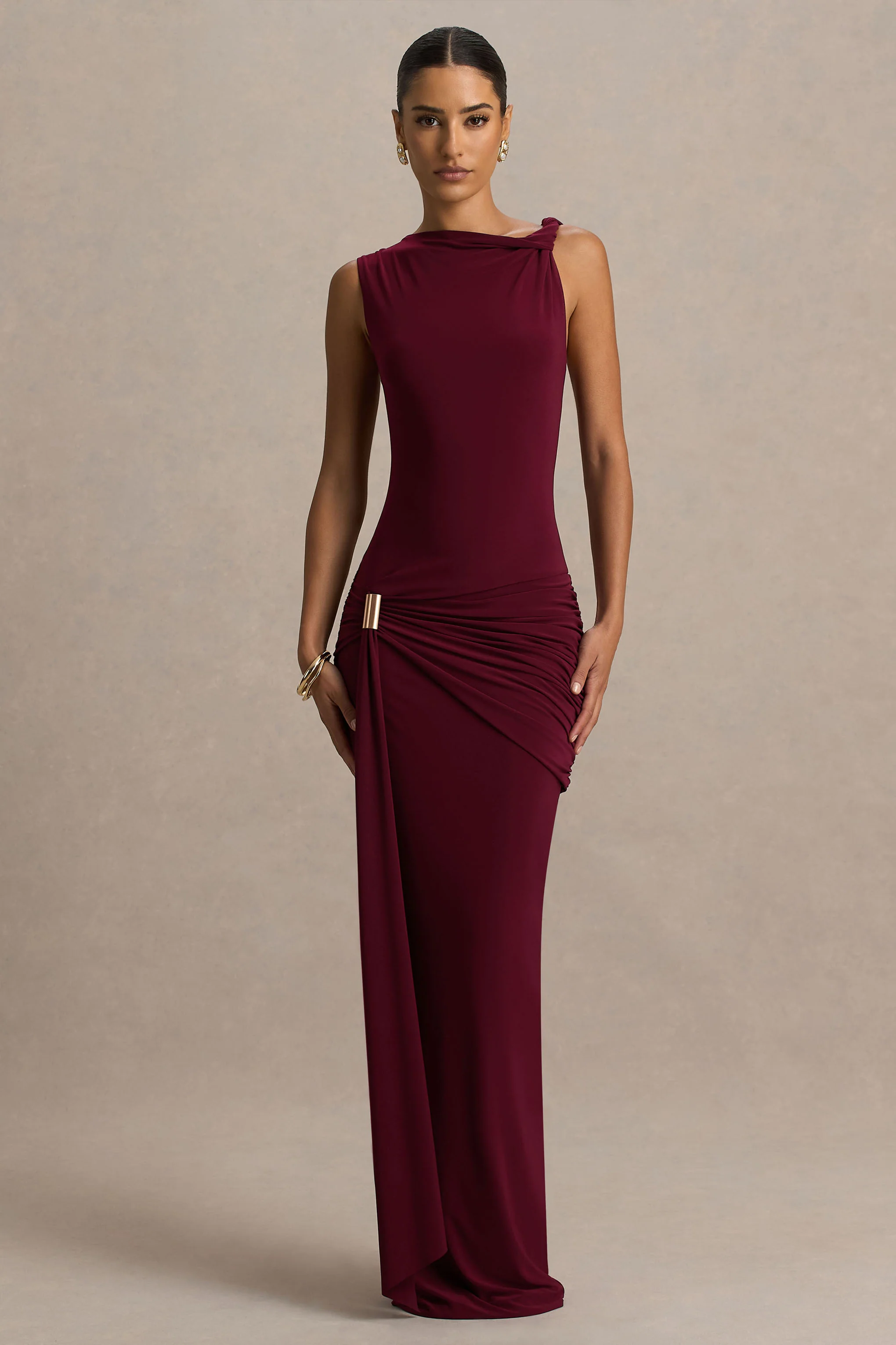 Decadence | Bordeaux Overslag Maxi Jurk Met Hoge Hals En Gedraaide Mouw