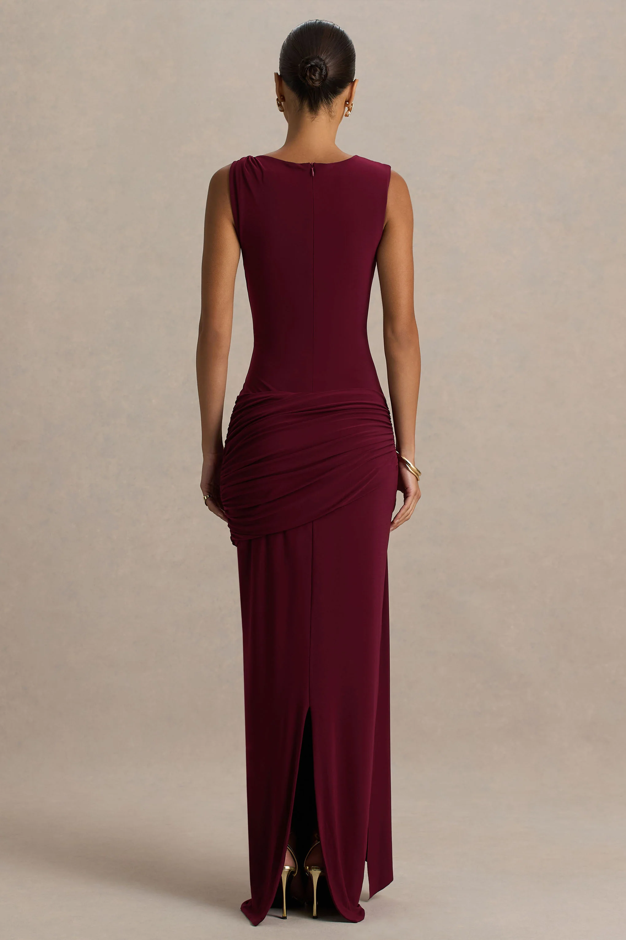 Decadence | Bordeaux Overslag Maxi Jurk Met Hoge Hals En Gedraaide Mouw - Image 2