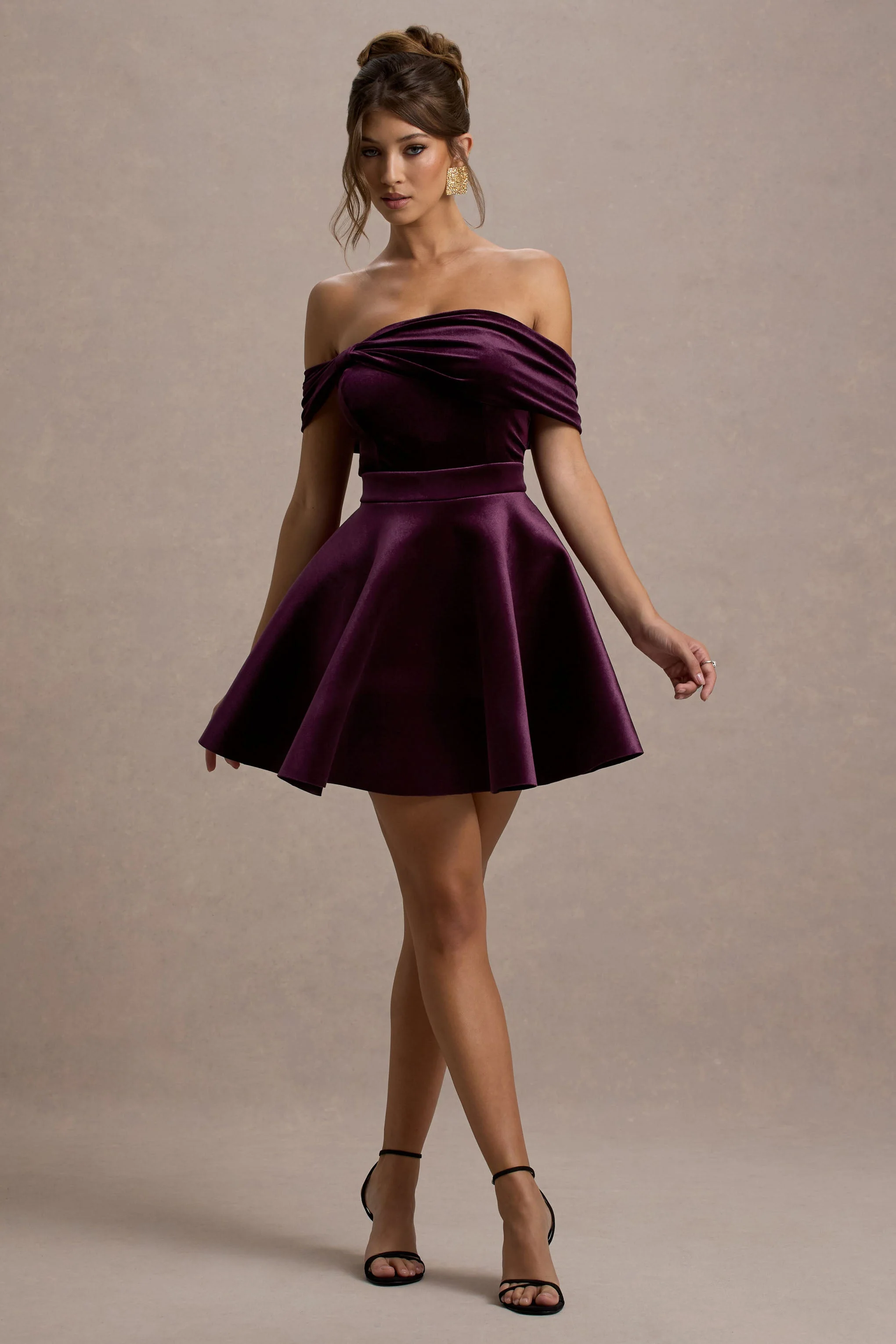 Dede | Bordeaux Velours Bardot Skater Mini Jurk Met Strik Detail