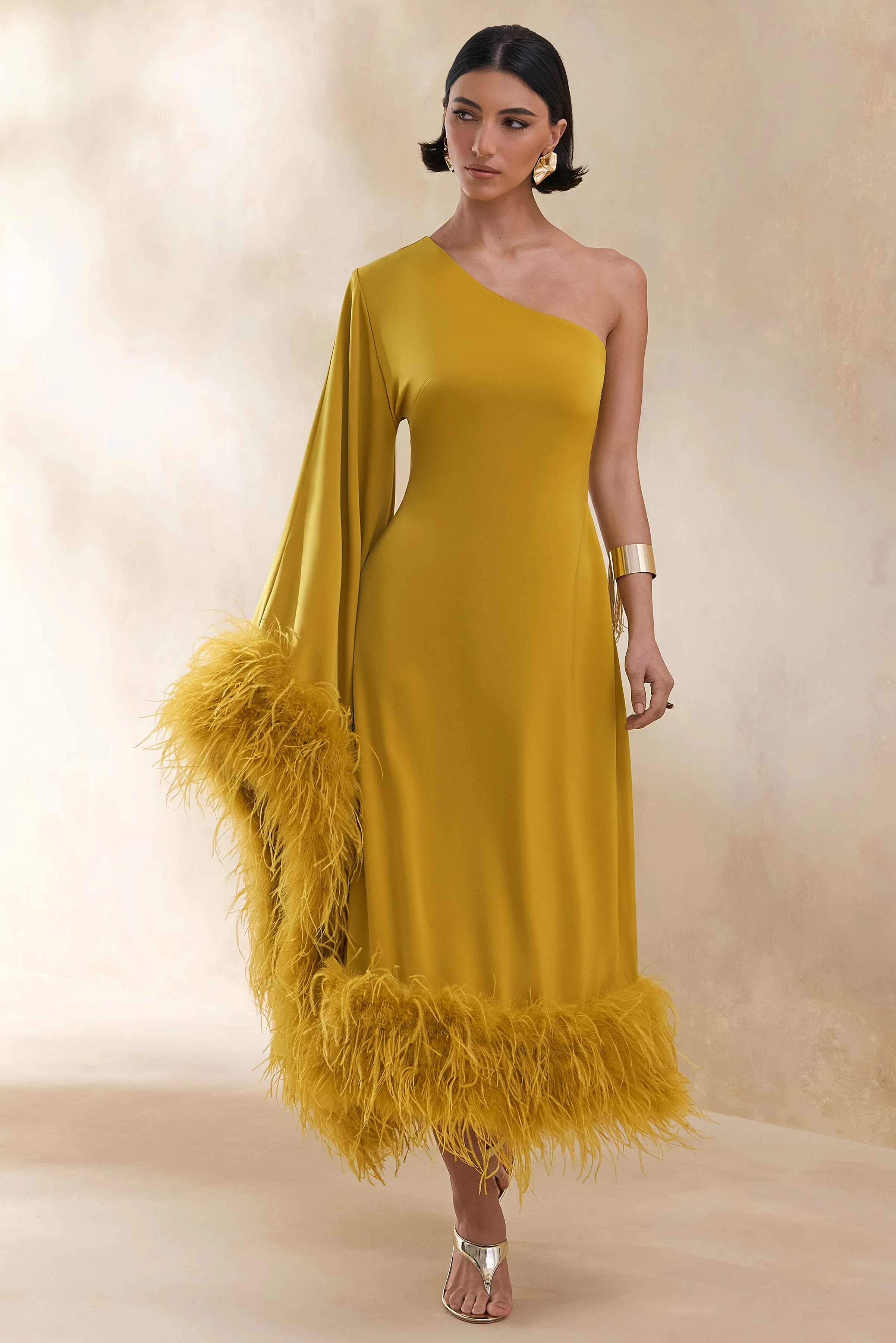 Destiny | Gele Satijnen Asymmetrische Halslijn Maxi Jurk Met Veer Details - Image 5