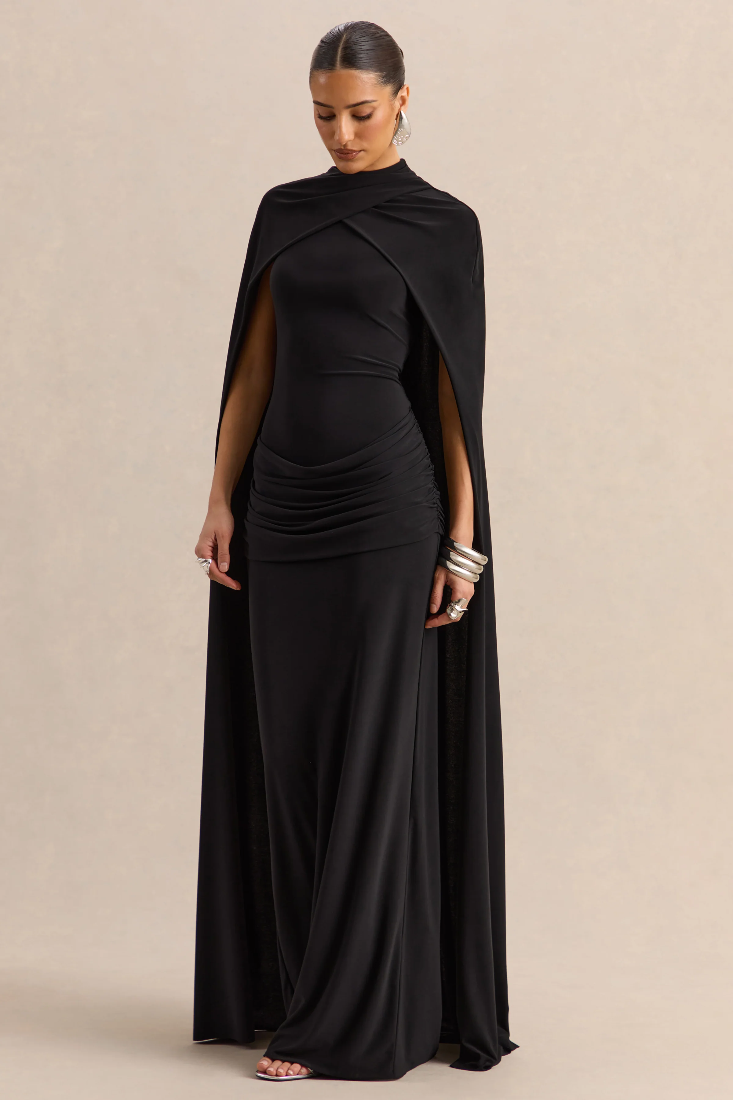 Dianelle | Zwarte Hoge Hals Maxi Jurk Met Cape Mouwen - Image 4