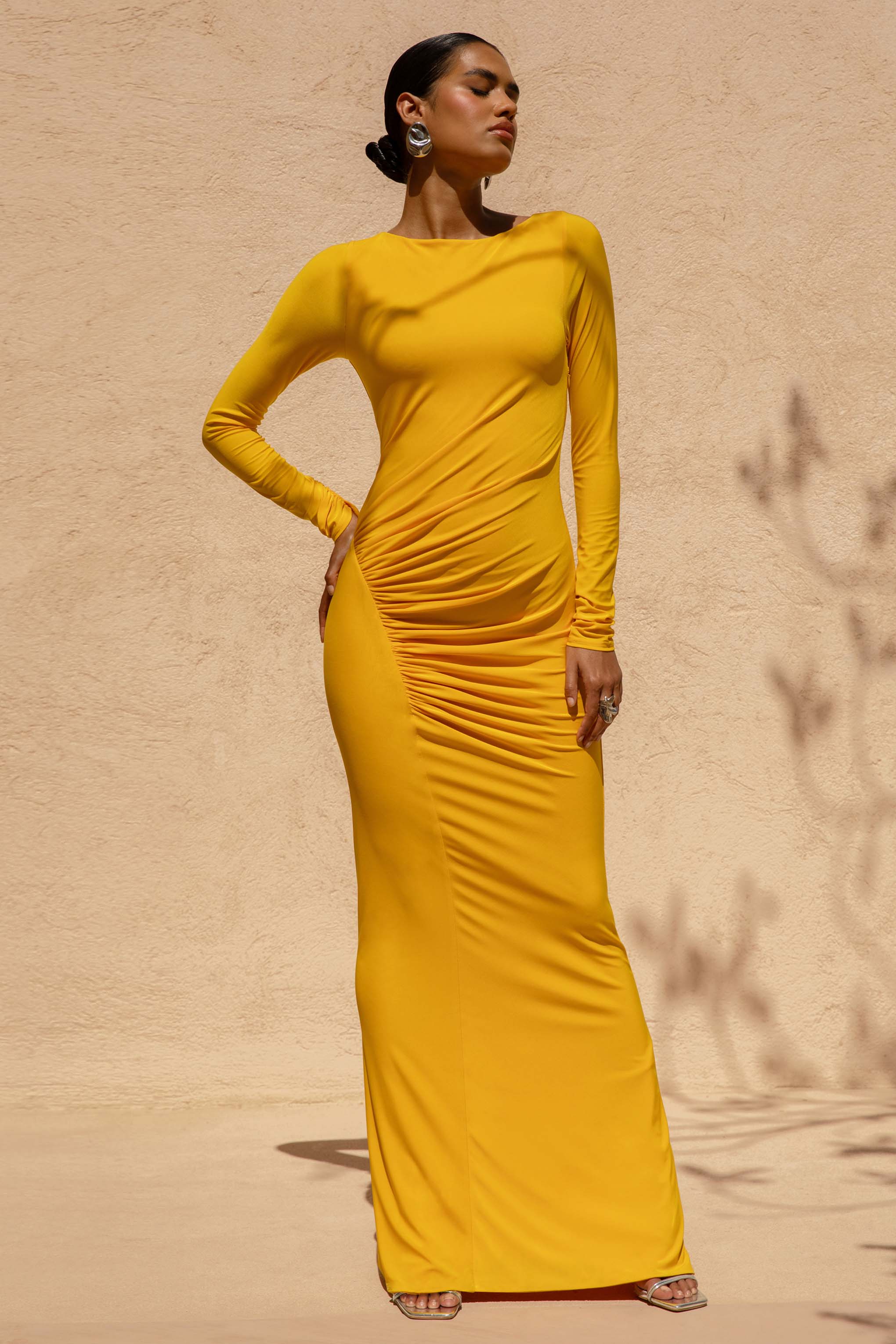 Diva | Oranje Slash Hals Maxi Jurk Met Gerimpeld Details