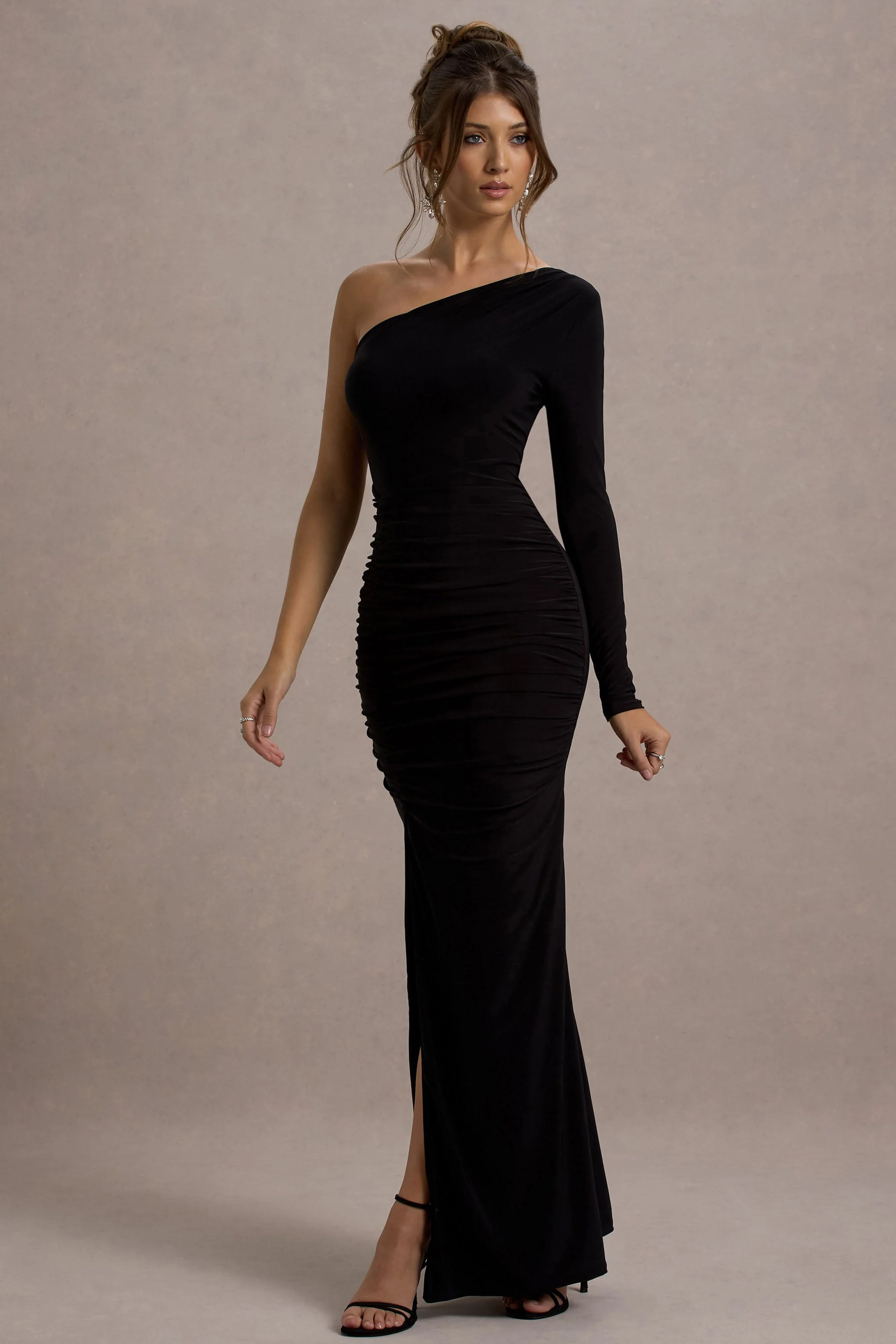 Doll | Zwarte Asymmetrisch Gerimpeld Maxi Jurk Met Eèn Mouw