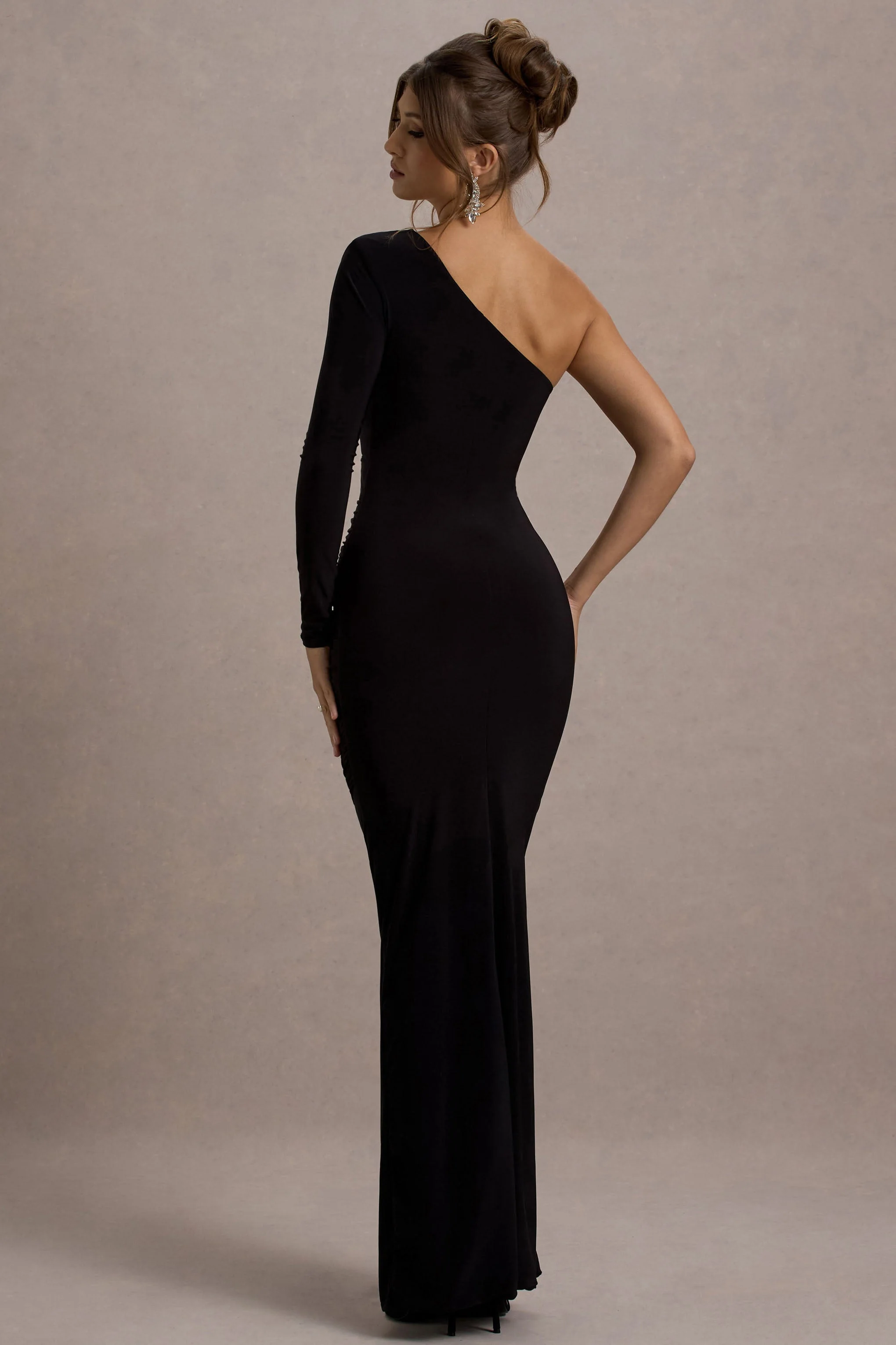 Doll | Zwarte Asymmetrisch Gerimpeld Maxi Jurk Met Eèn Mouw - Image 2