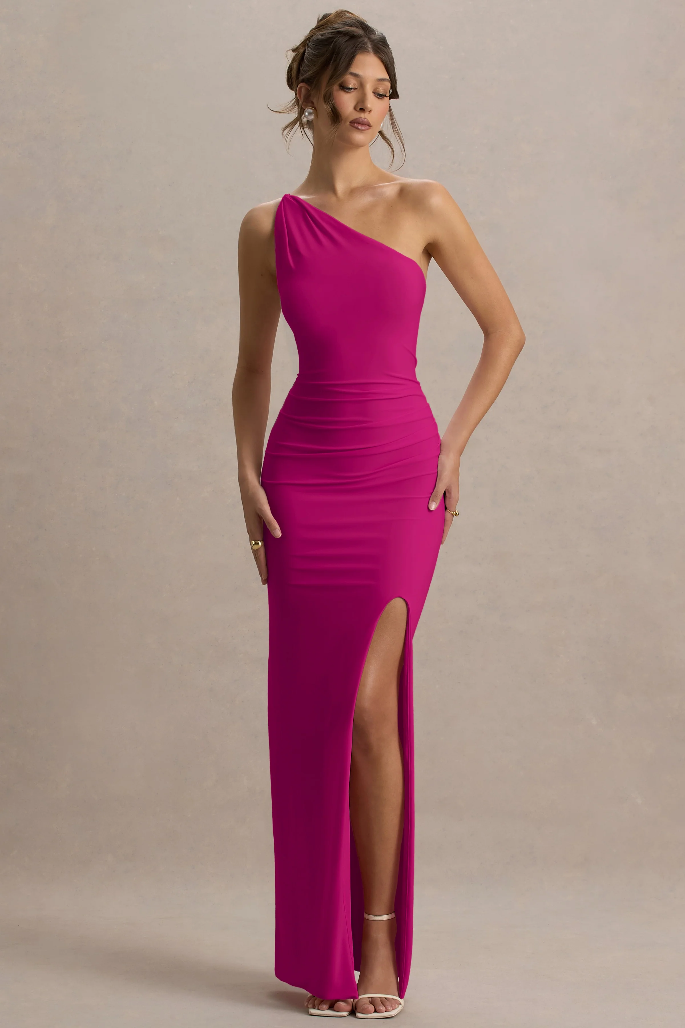 Dressing Up | Felroze Maxi Jurk Met  Blote Schouder En Open Rugdetail - Image 4