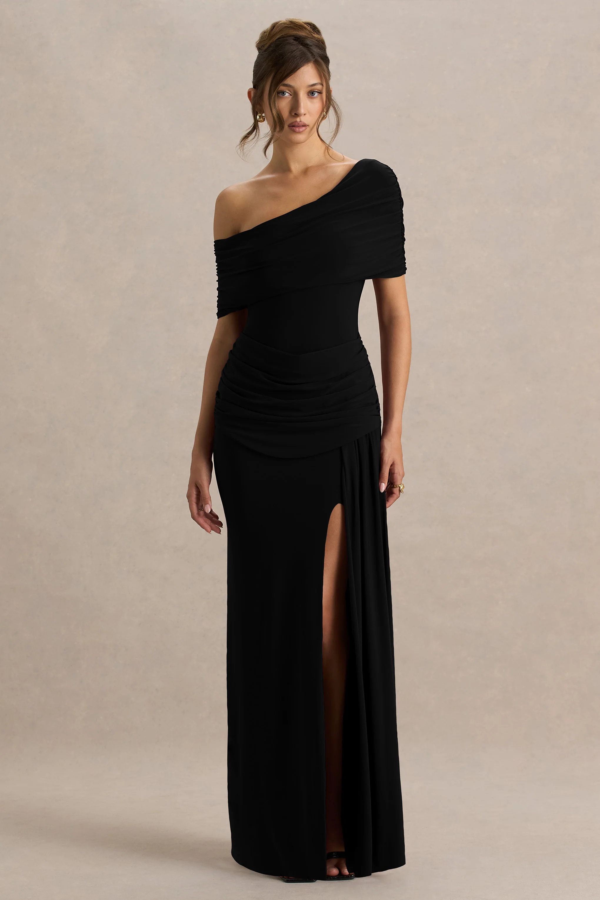 Dynasty | Zwarte Asymmetrische Halslijn Maxi Jurk met Gerimpelde Details en Hoge Voorsplit - Image 3