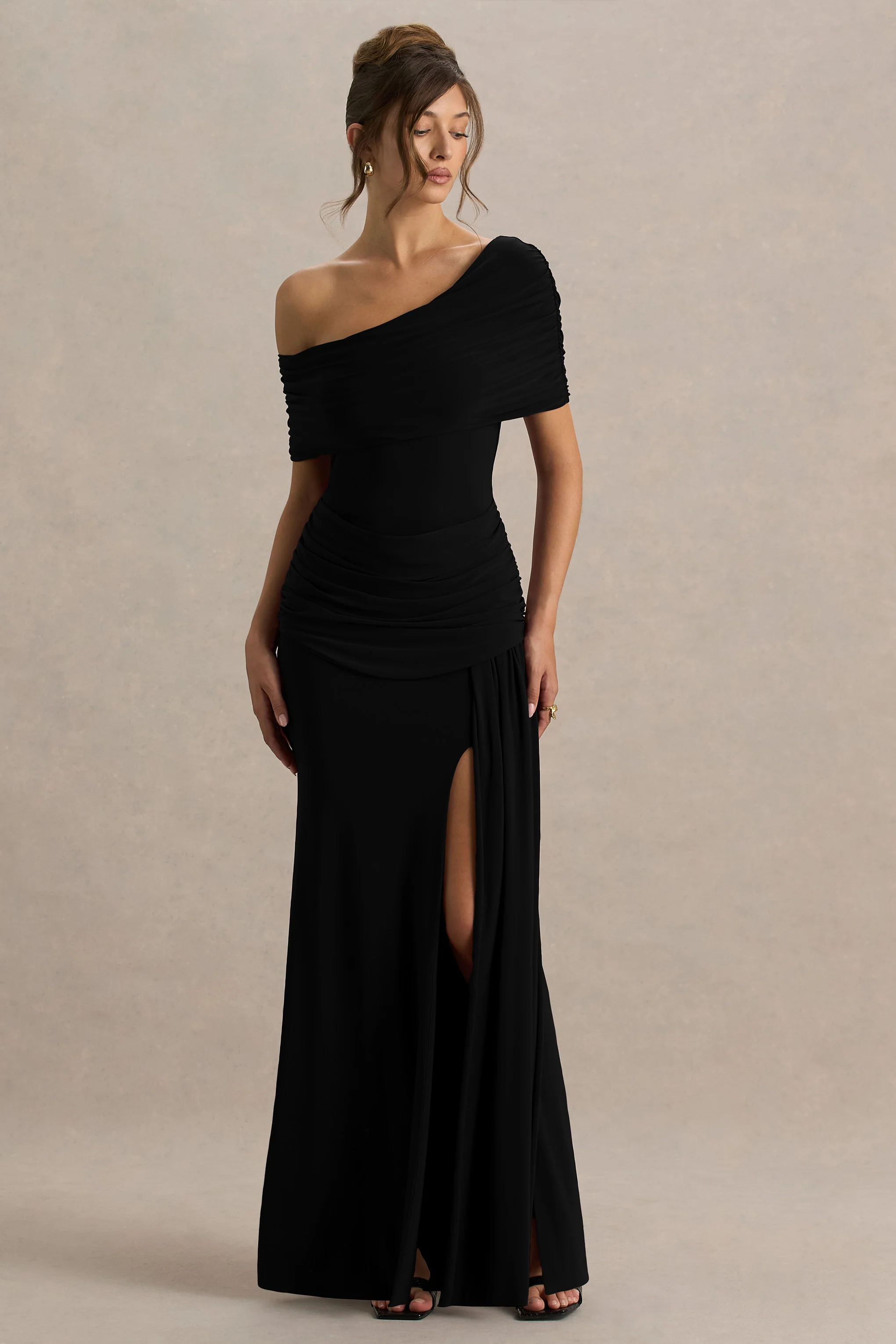Dynasty | Zwarte Asymmetrische Halslijn Maxi Jurk met Gerimpelde Details en Hoge Voorsplit - Image 5