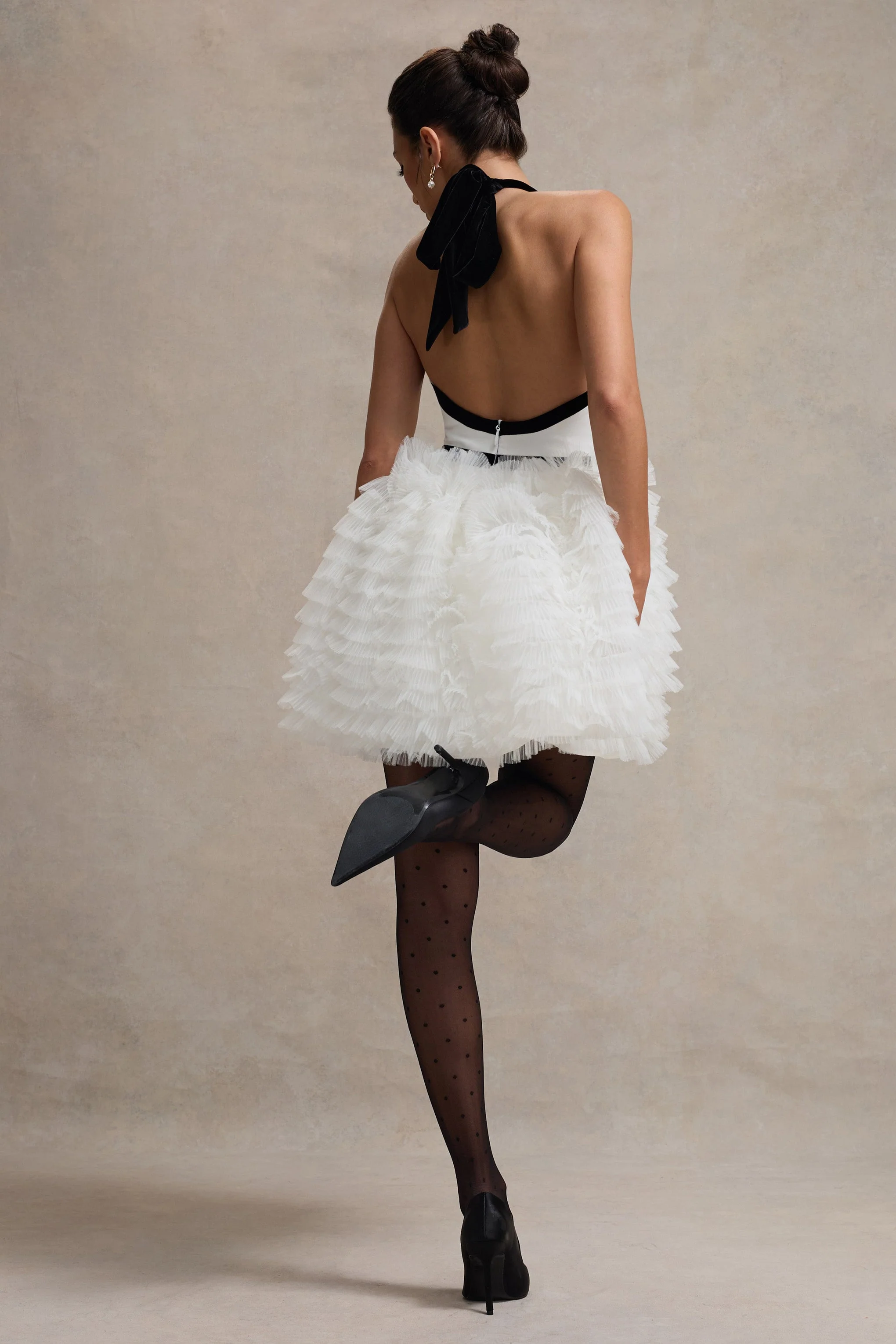 Eclair | Zwart-Witte Mini Jurk Met Diepe V‑Hals En Tulle Rok - Image 2