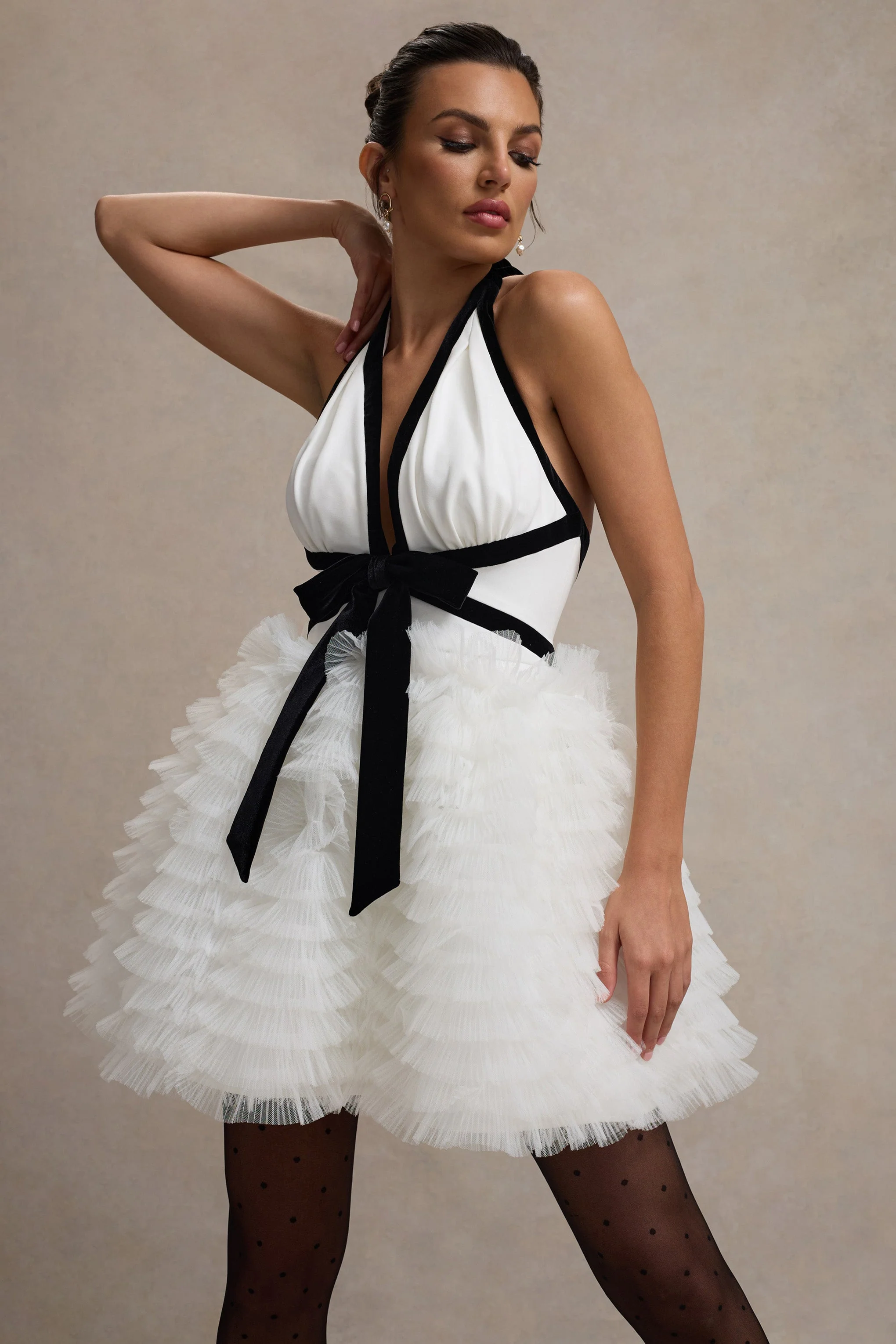 Eclair | Zwart-Witte Mini Jurk Met Diepe V‑Hals En Tulle Rok - Image 3