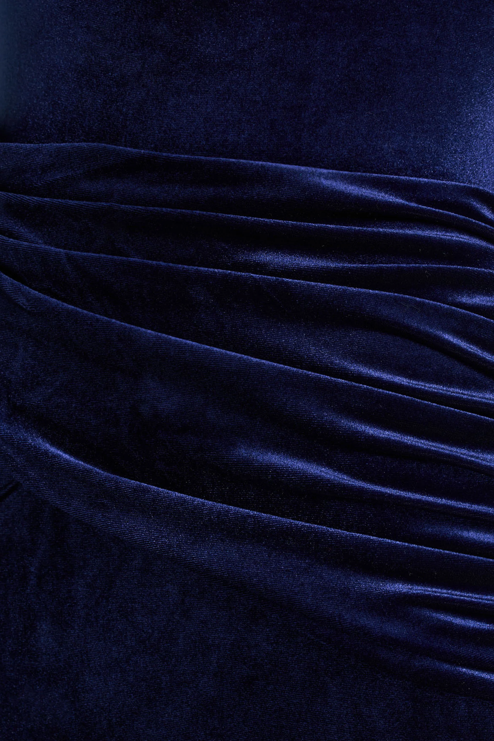 Eirene | Blauwe Fluweel Asymmetrische Hals Midi Jurk - Image 7