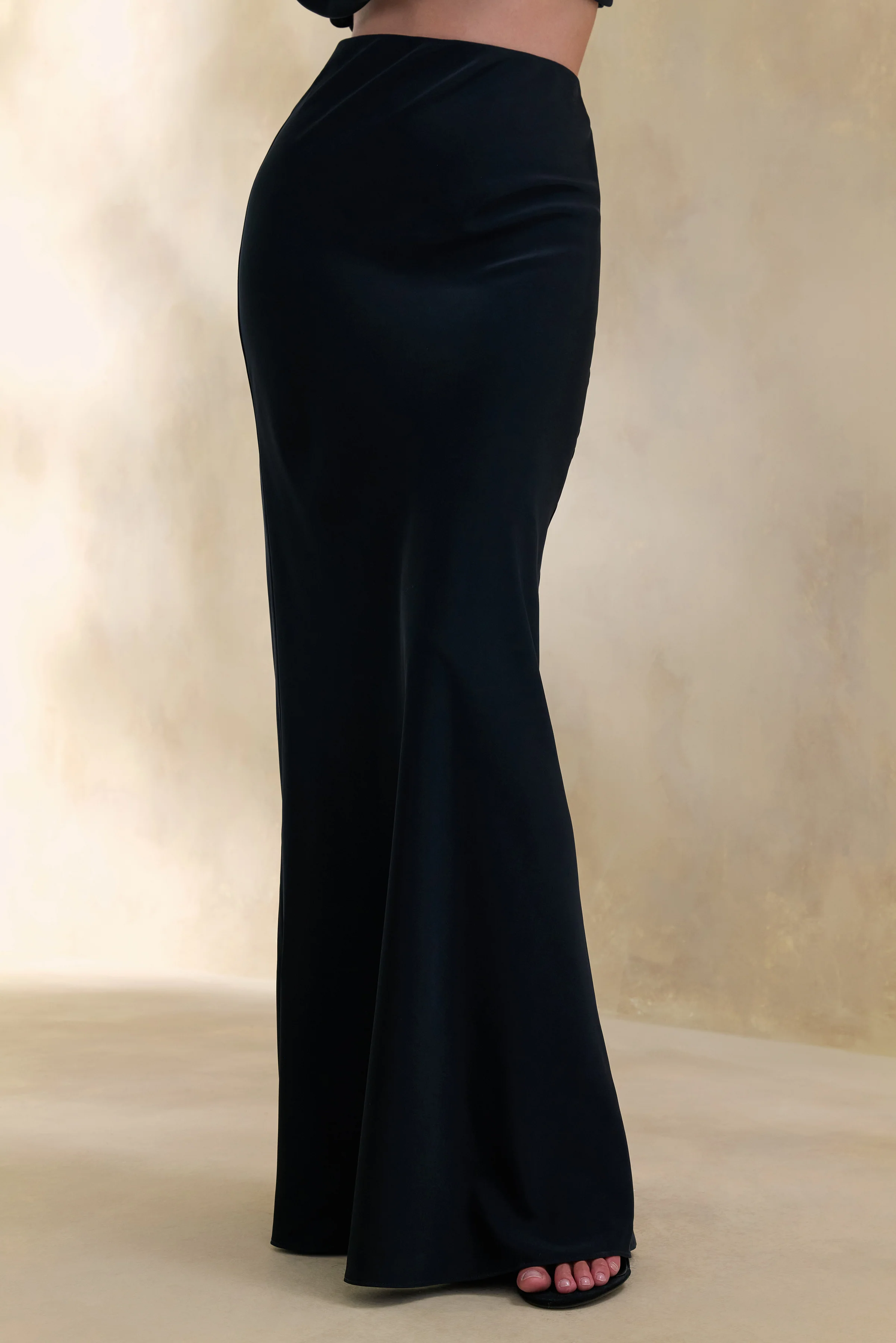 Elaria | Zwarte Satijnen Maxi Rok - Image 3