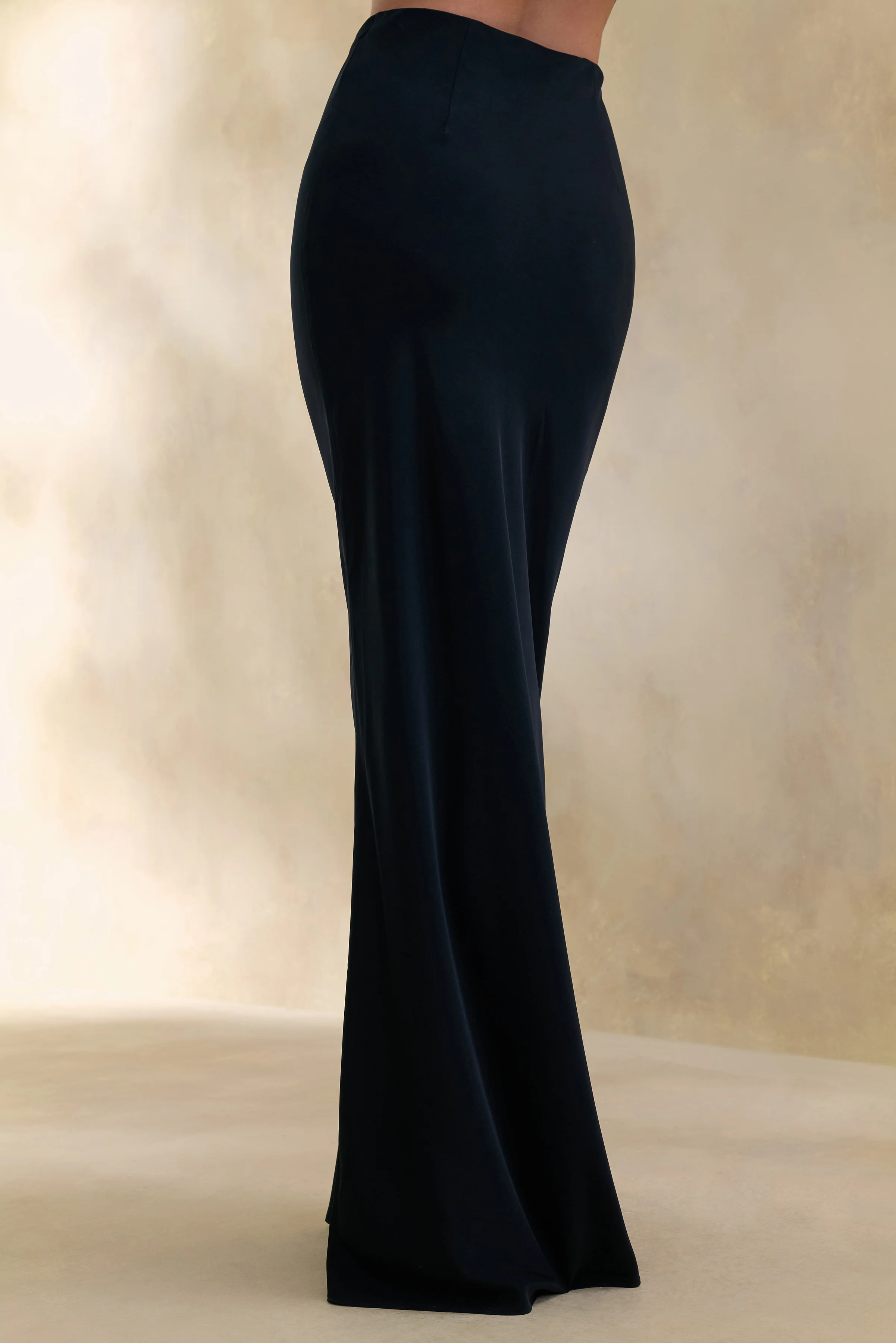 Elaria | Zwarte Satijnen Maxi Rok - Image 4