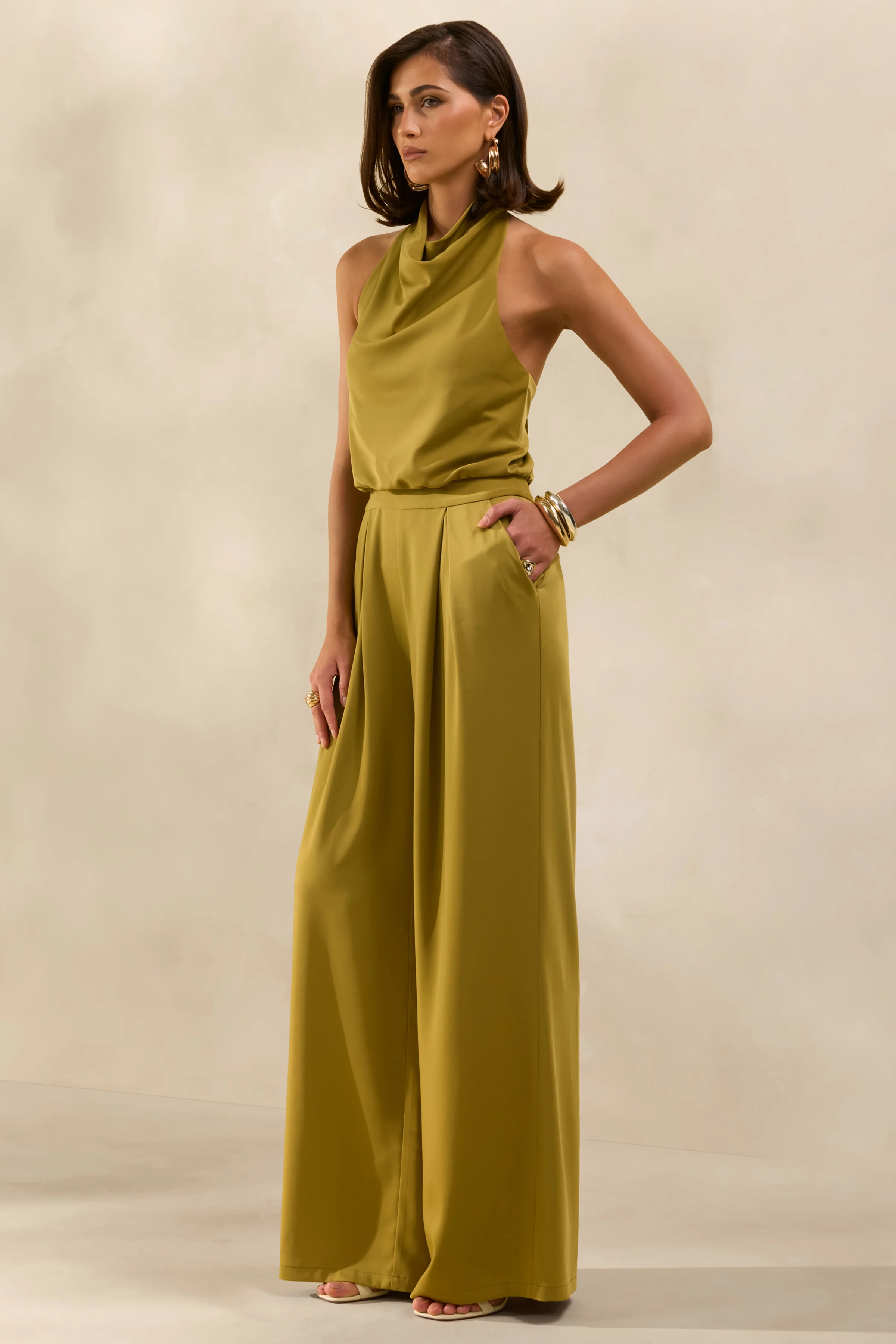 Elisra | Olijfgroene Satijnen Halternek Jumpsuit - Image 5