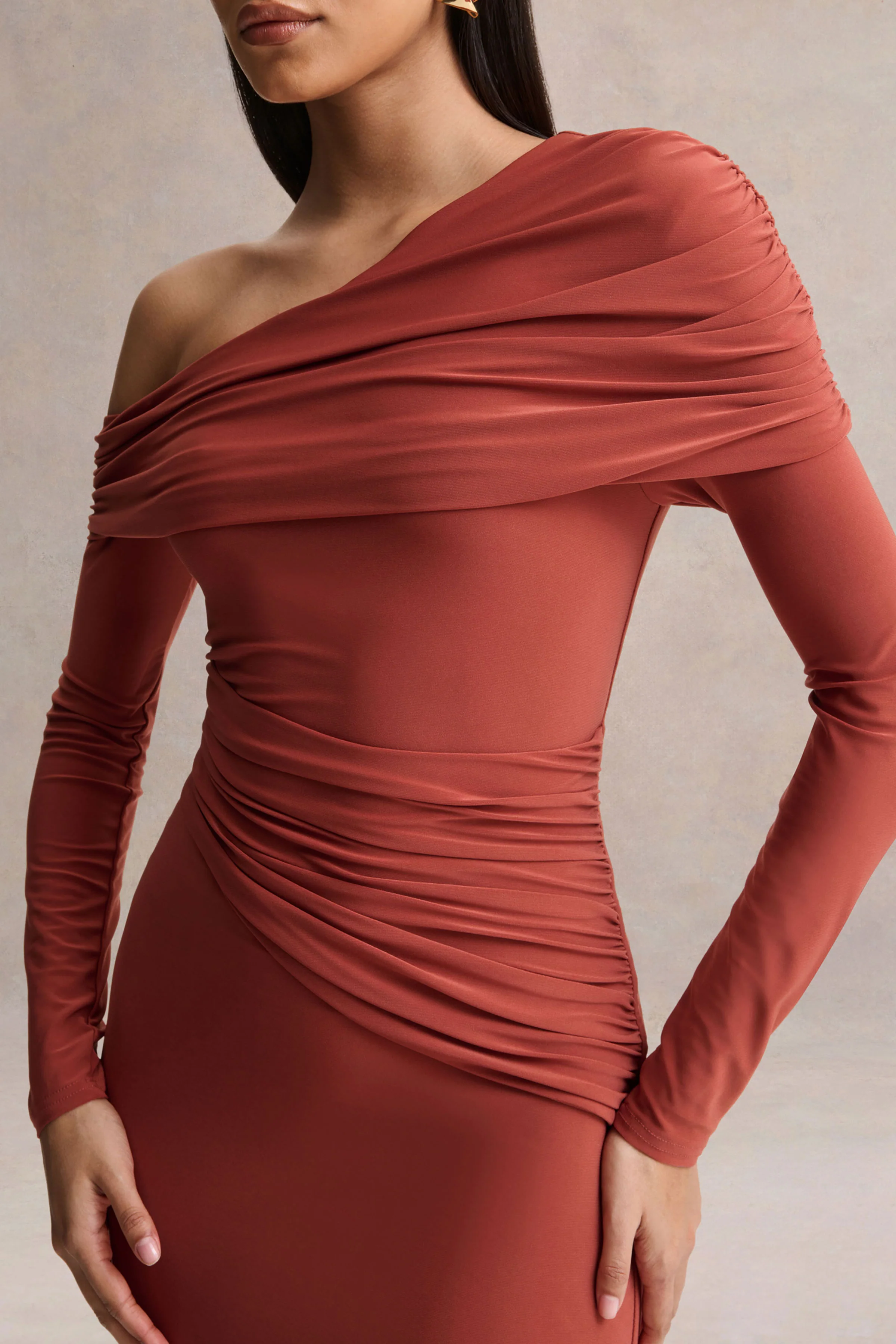 Elliora | Roestkleurige Asymmetrische-Hals Midi Jurk - Image 3