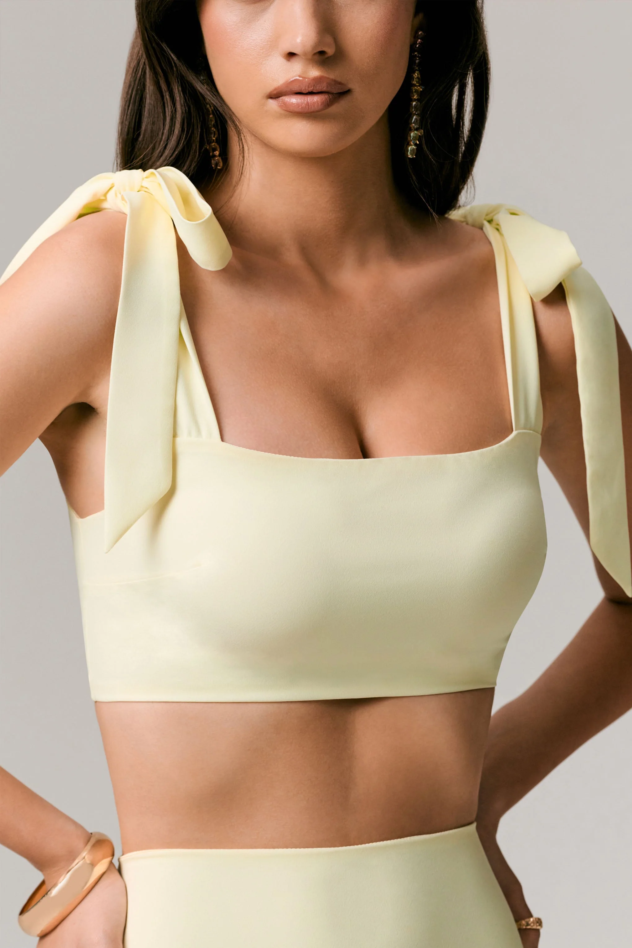 Elodie | Citroengele Crop Top Met Strik Bandjes - Image 6