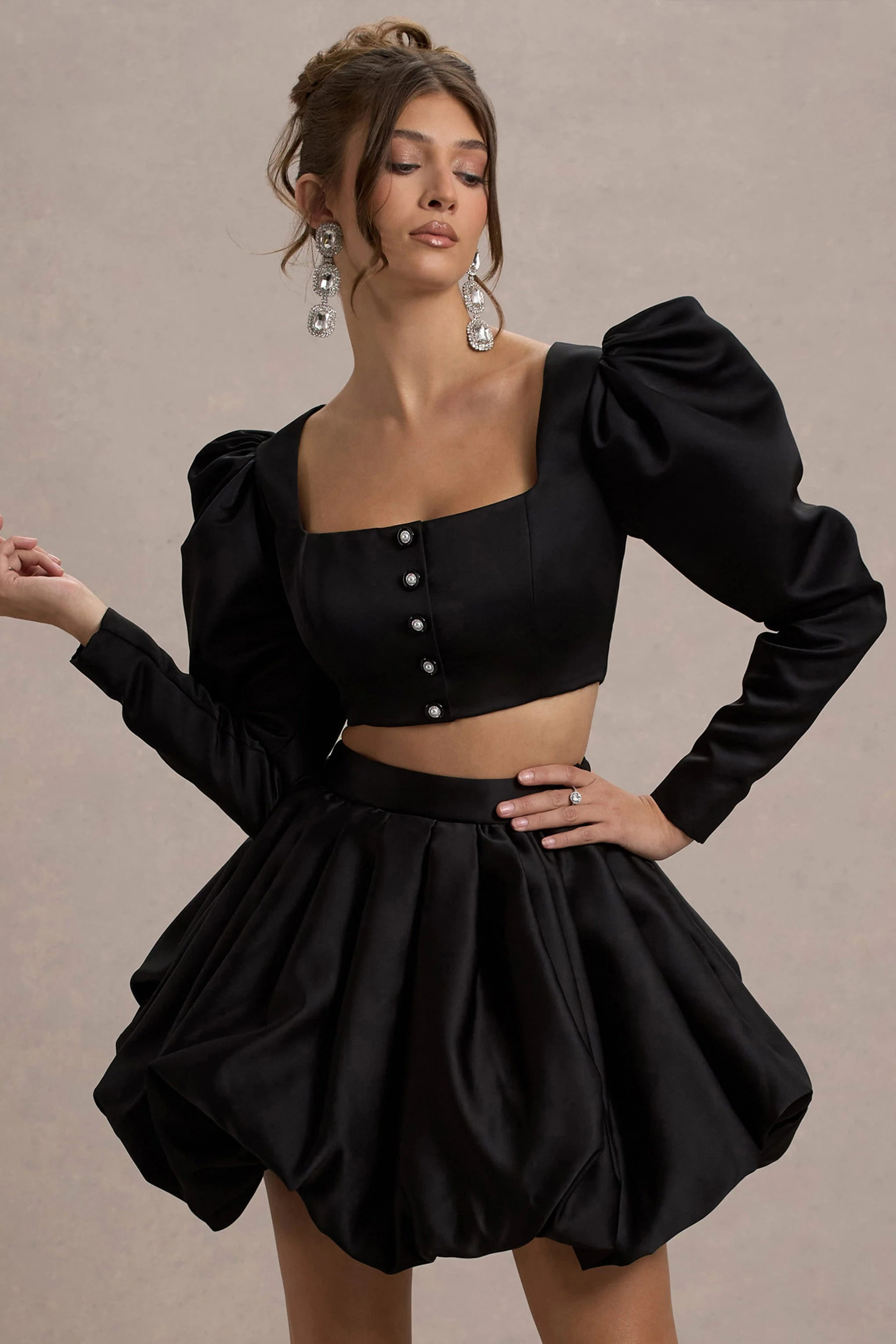 Eloisa | Zwarte Satijnen Cropped Jas Met Puffmouwen - Image 6