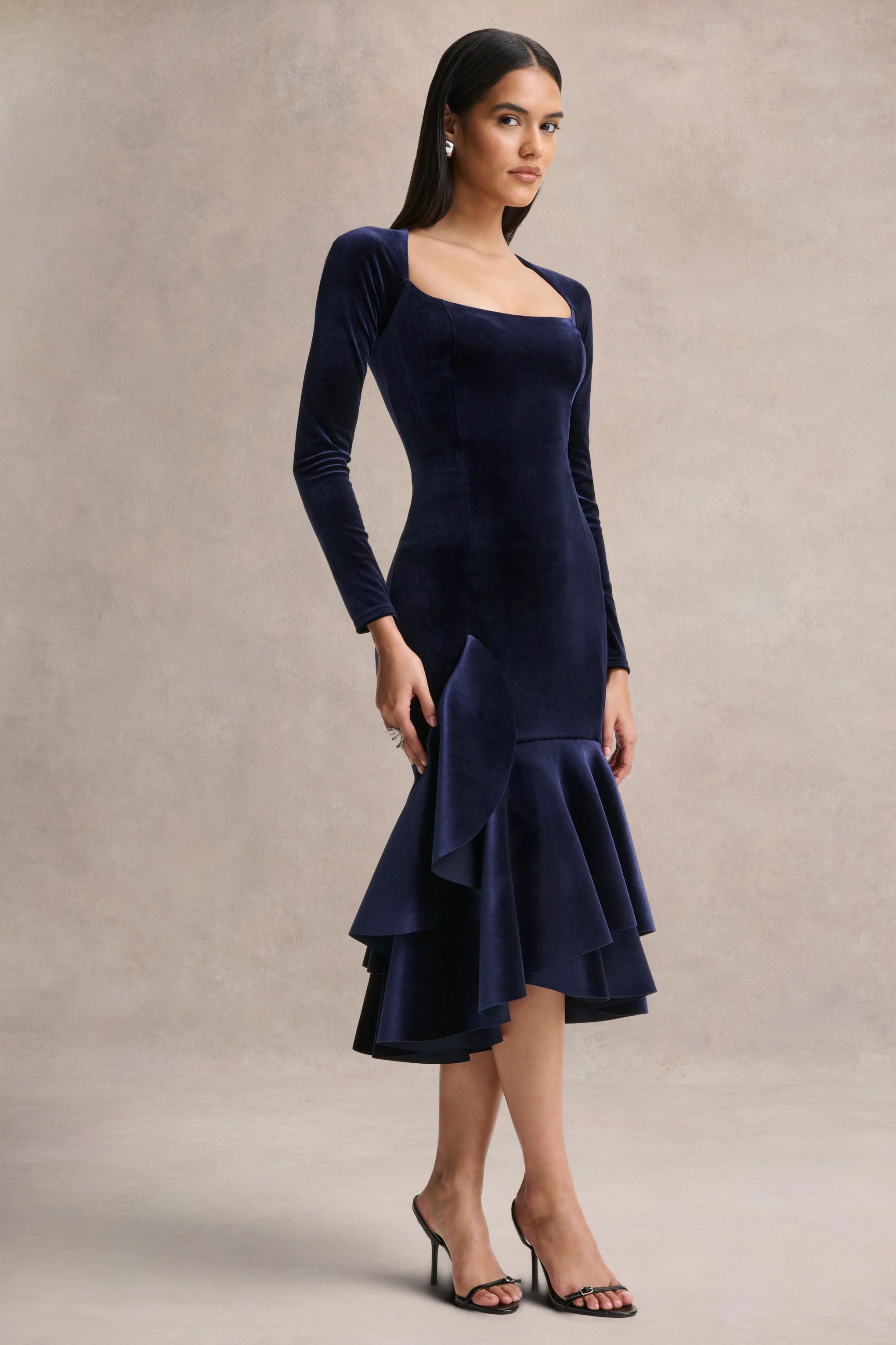 Emberlyn | Marineblauwe Fluwelen Lage Ronde Hals Fishtail Midi Jurk - Image 4