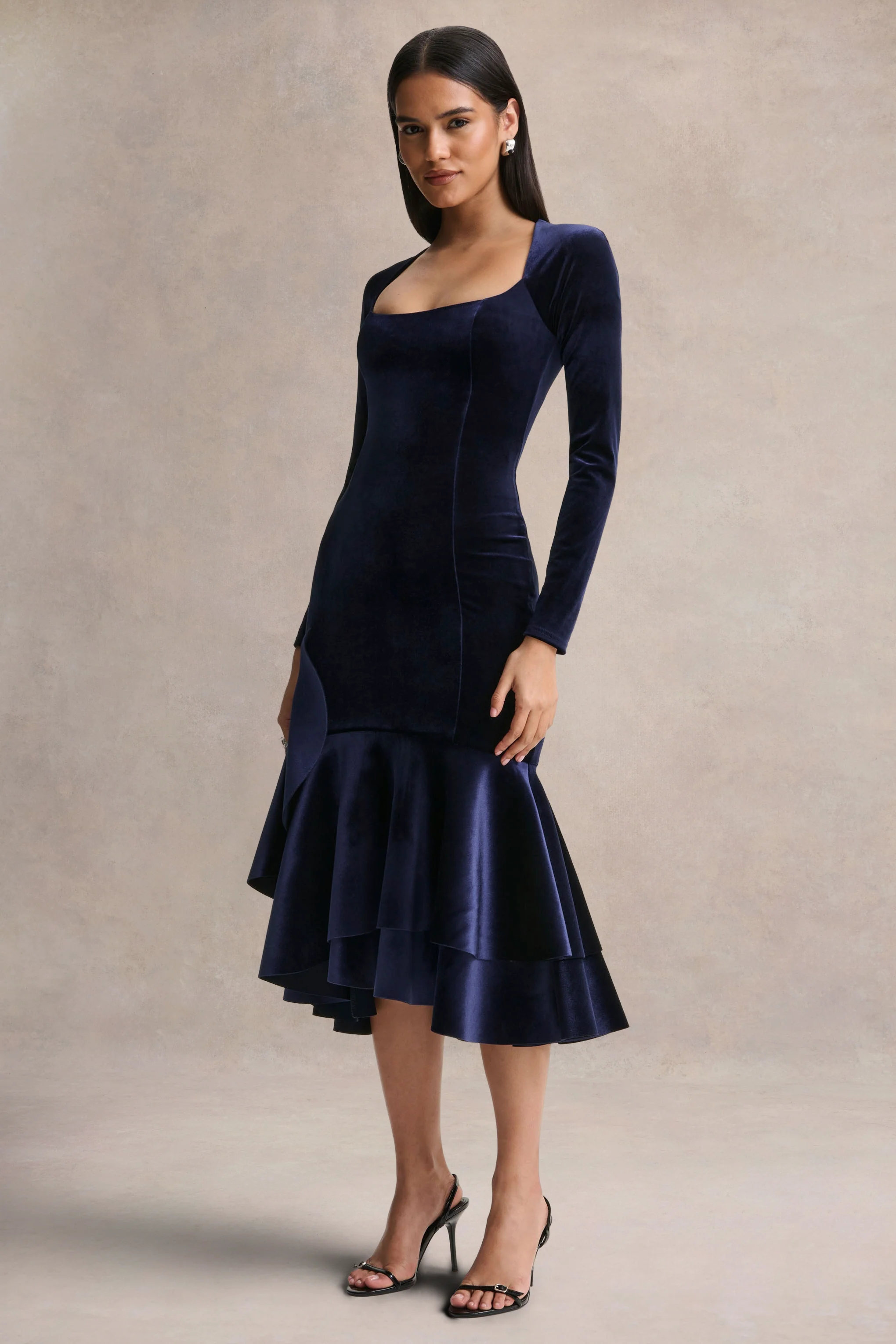 Emberlyn | Marineblauwe Fluwelen Lage Ronde Hals Fishtail Midi Jurk - Image 5