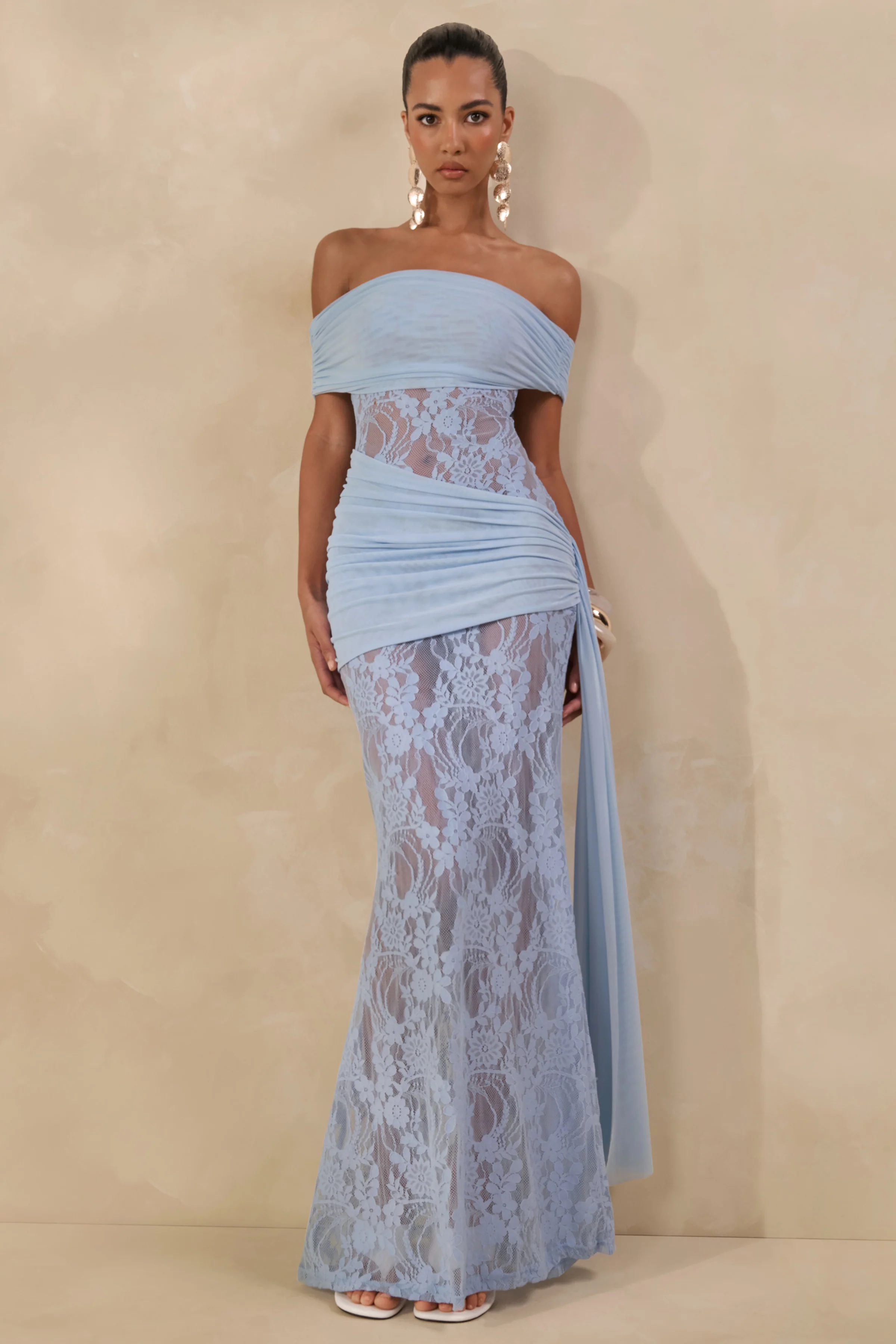 Enavine | Poederblauwe Kanten Bardot Hals Maxi Jurk Met Gerimpelde Details En Ceintuur