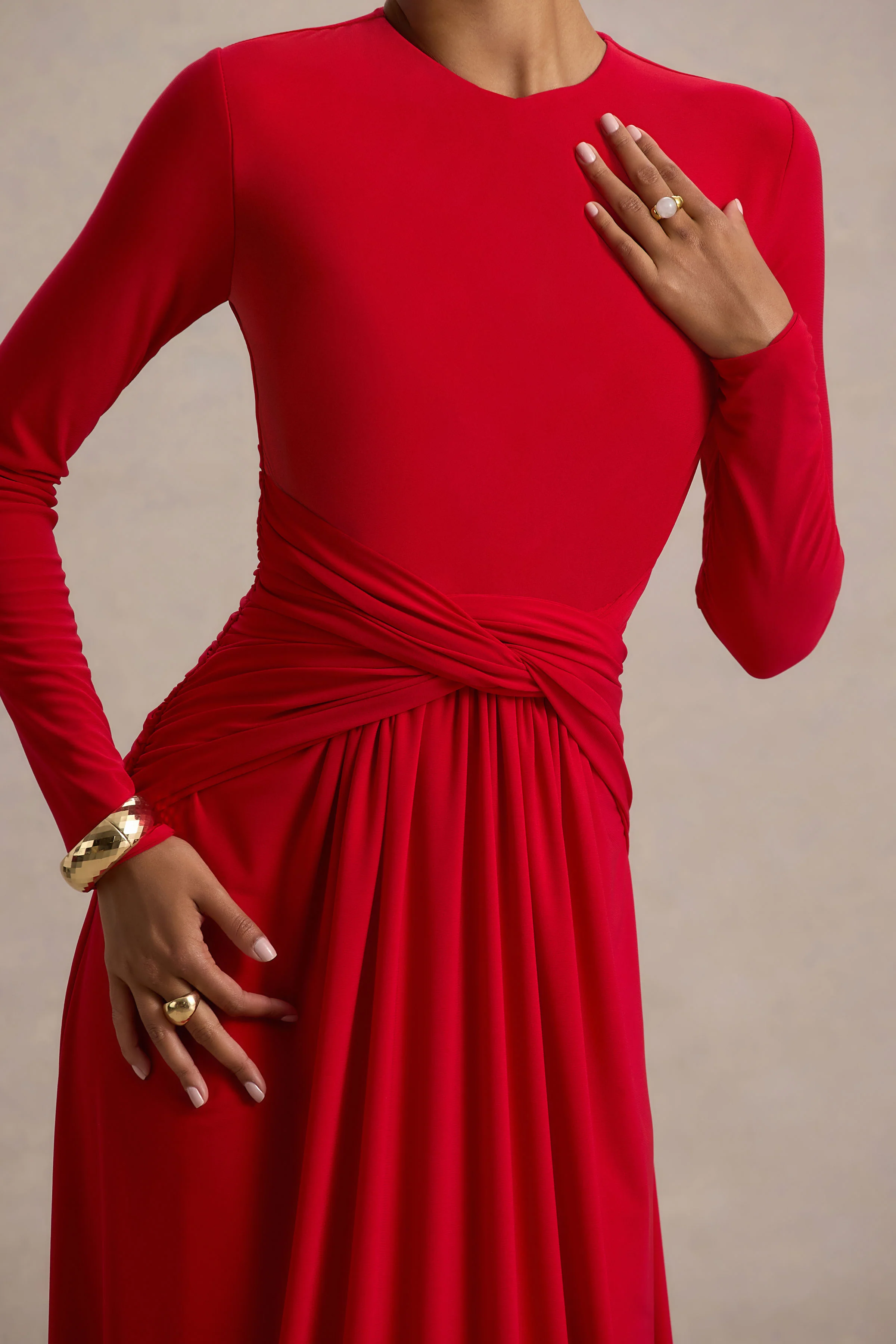 Estrella | Rode Hoge Hals Maxi Jurk Met Gerimpeld Details - Image 3
