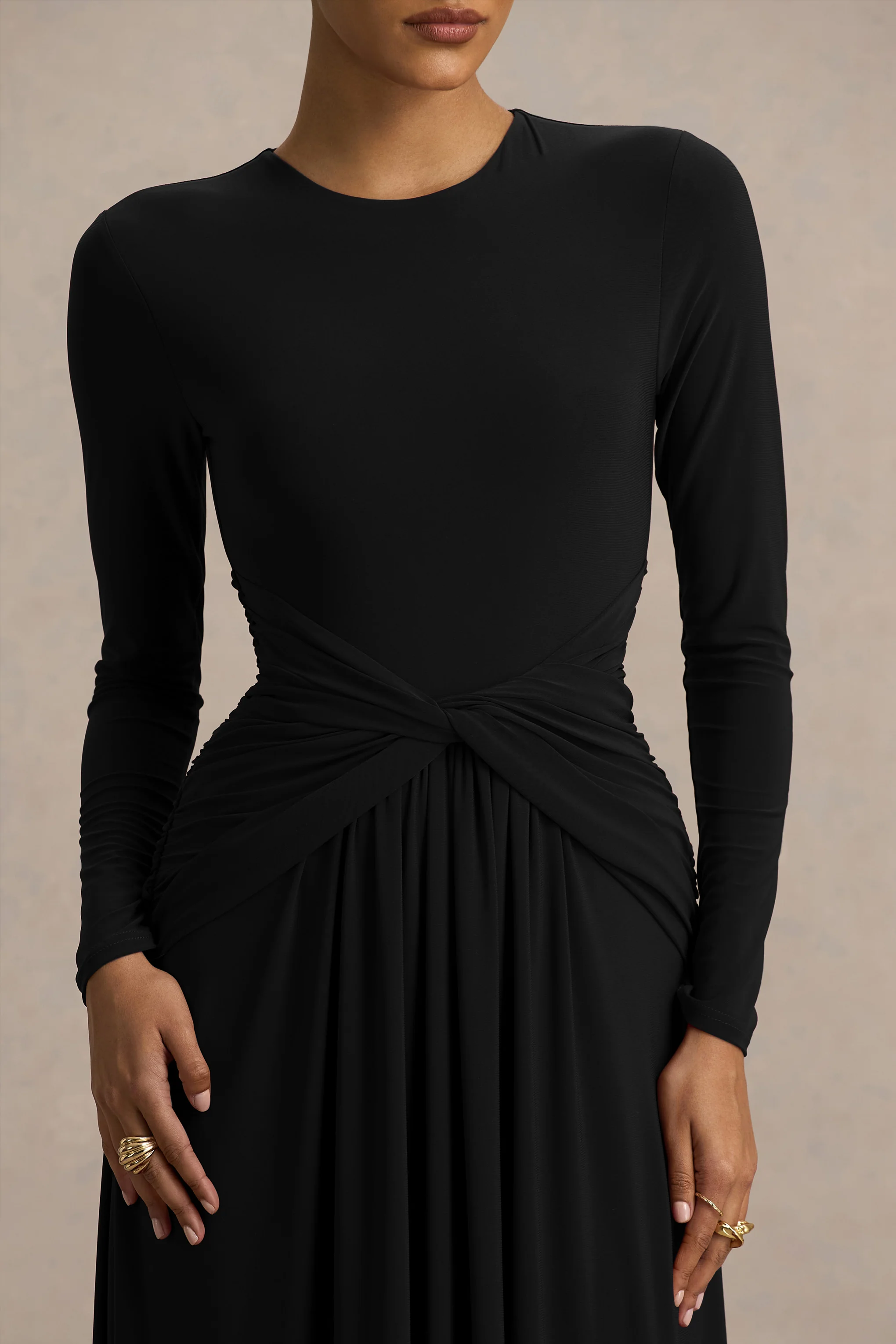 Estrella | Zwart Hoge Hals Maxi Jurk Met Gerimpeld Details - Image 5