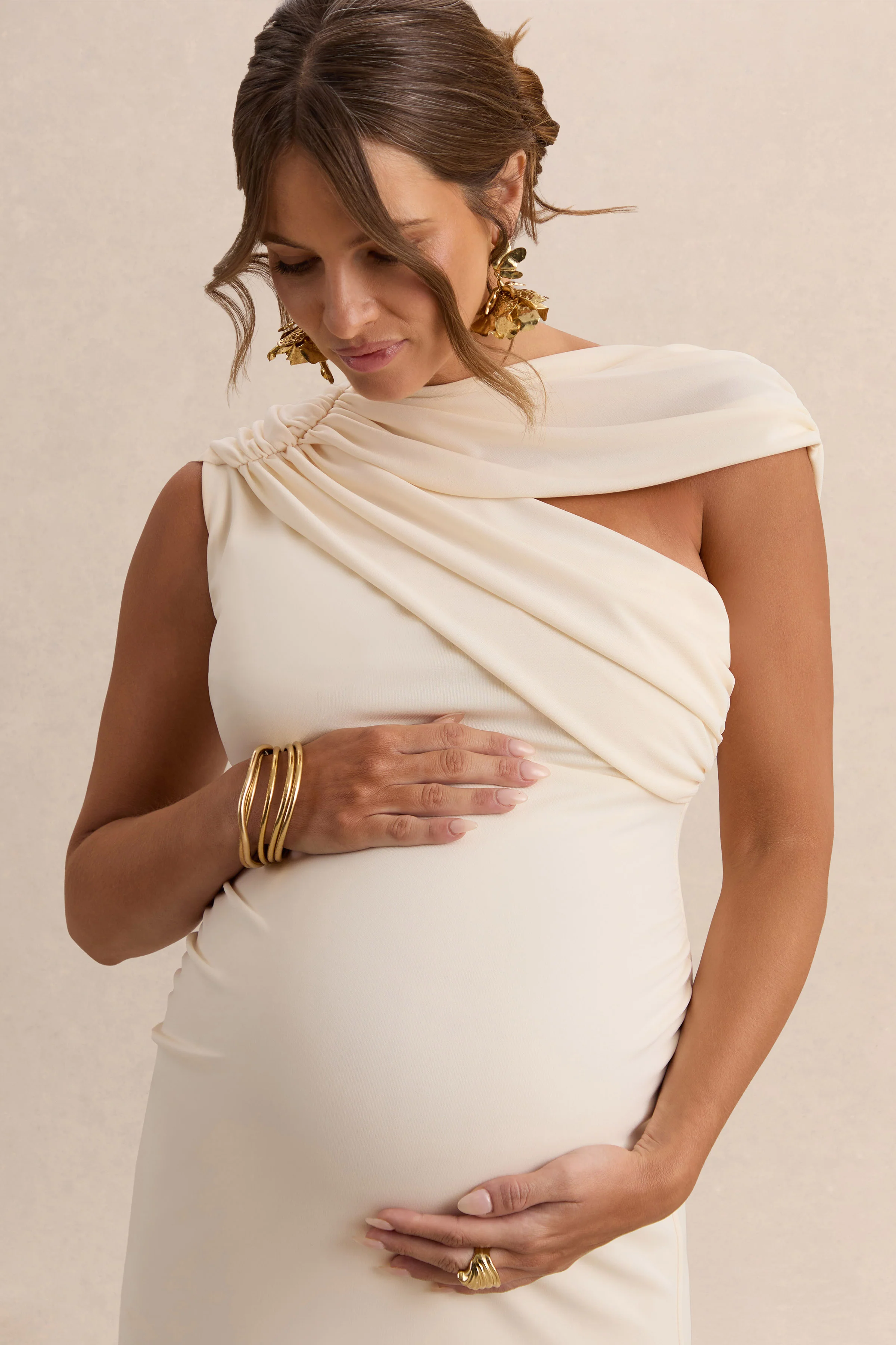 Eulalia | Crème Zwangerschap Maxi Jurk Met Asymmetrische Hals En Cape Detail - Image 3